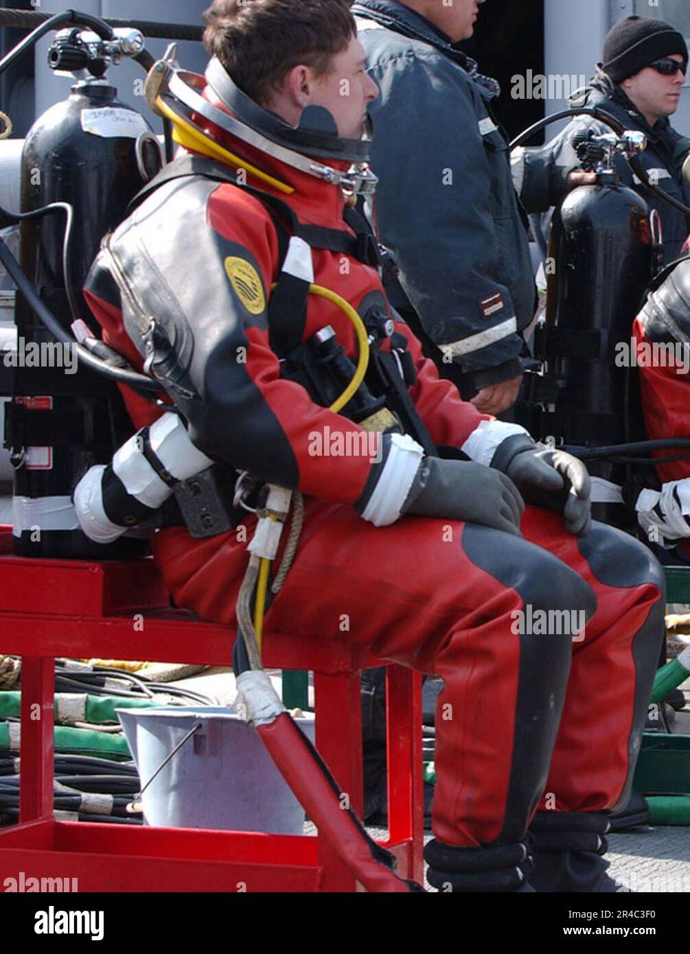 US Navy U.S. Navy divers assigned to the rescue and salvage ship USS