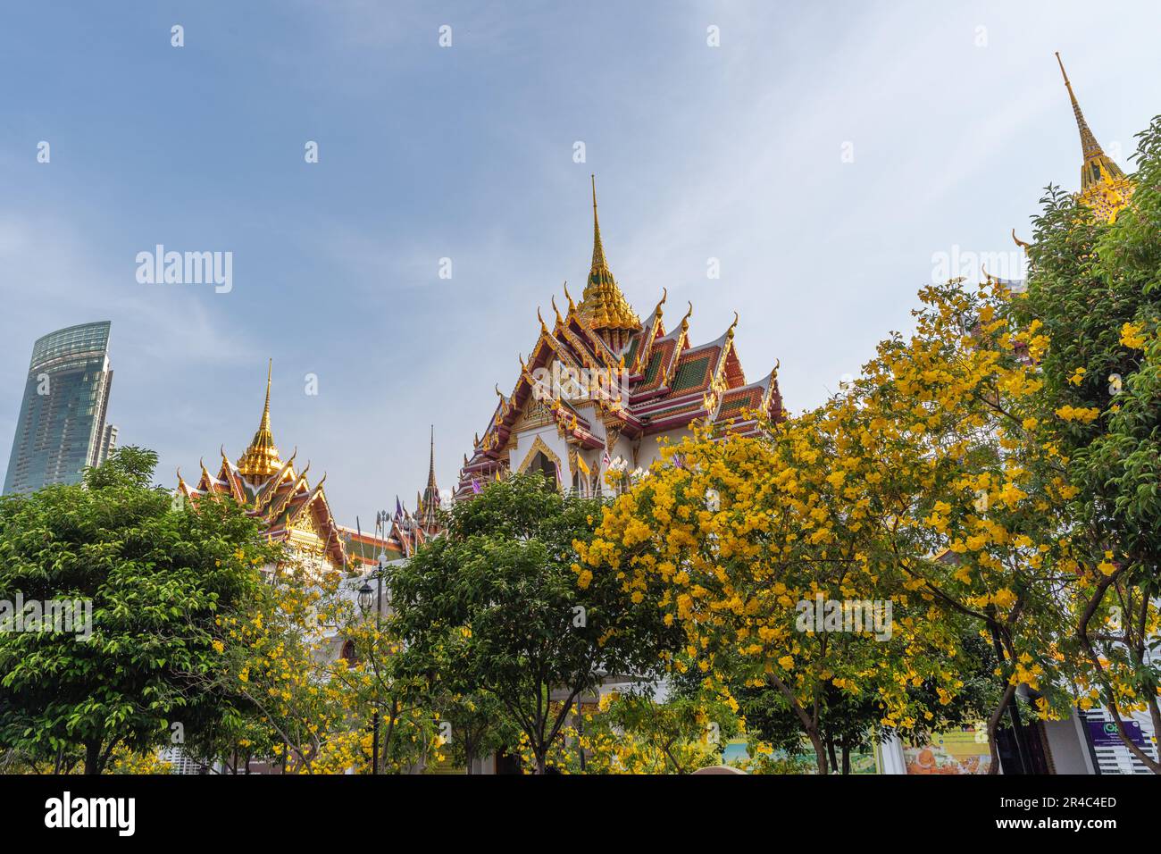 Wat Yannawa (The Boat Temple), Thai Buddhist temple (wat) in Sathon district, Bangkok, Thailand Stock Photo