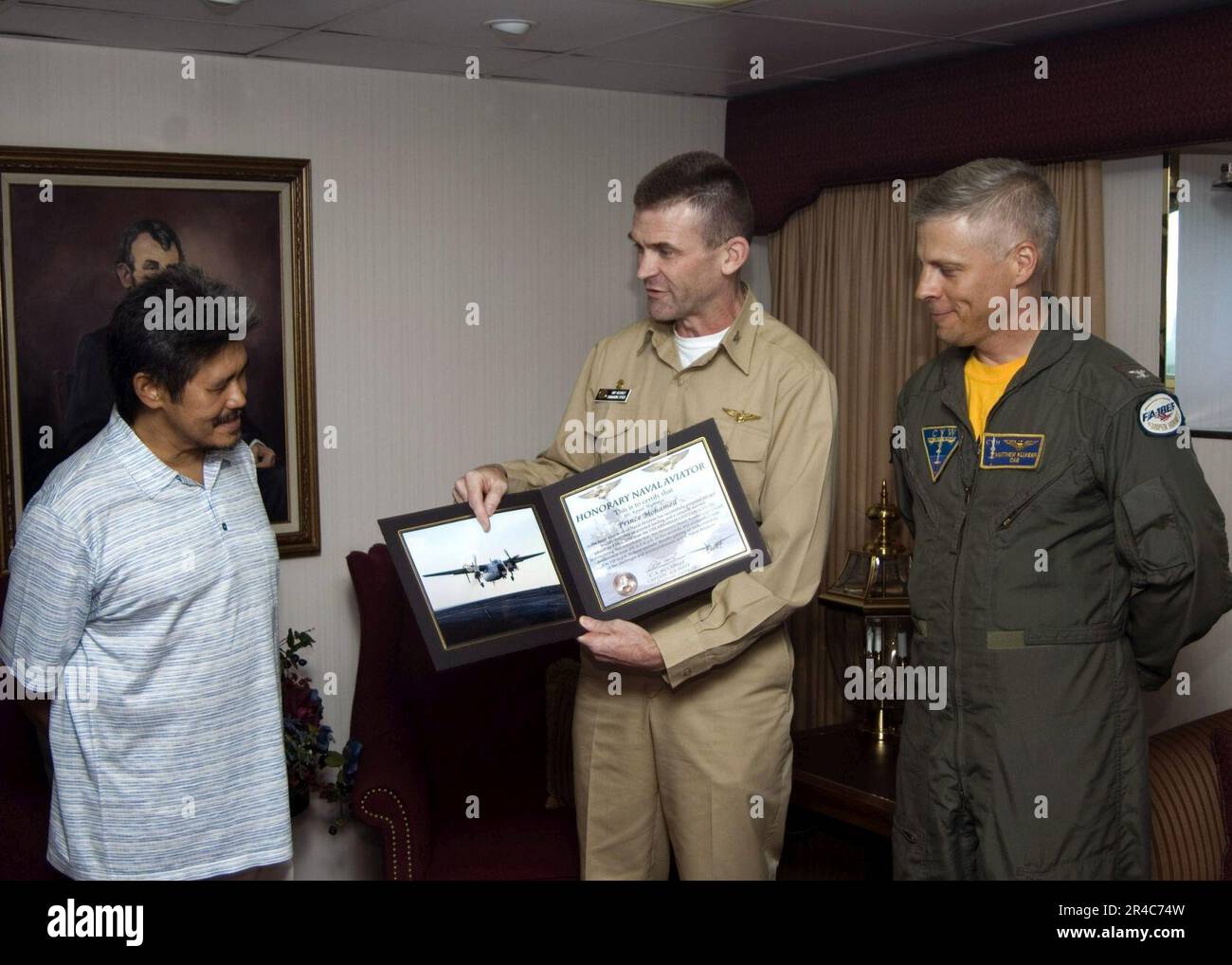 US Navy  His Royal Highness, Prince Mohamed, Foreign Minister of Brunei, receives the title of Honorary Naval Aviator. Stock Photo