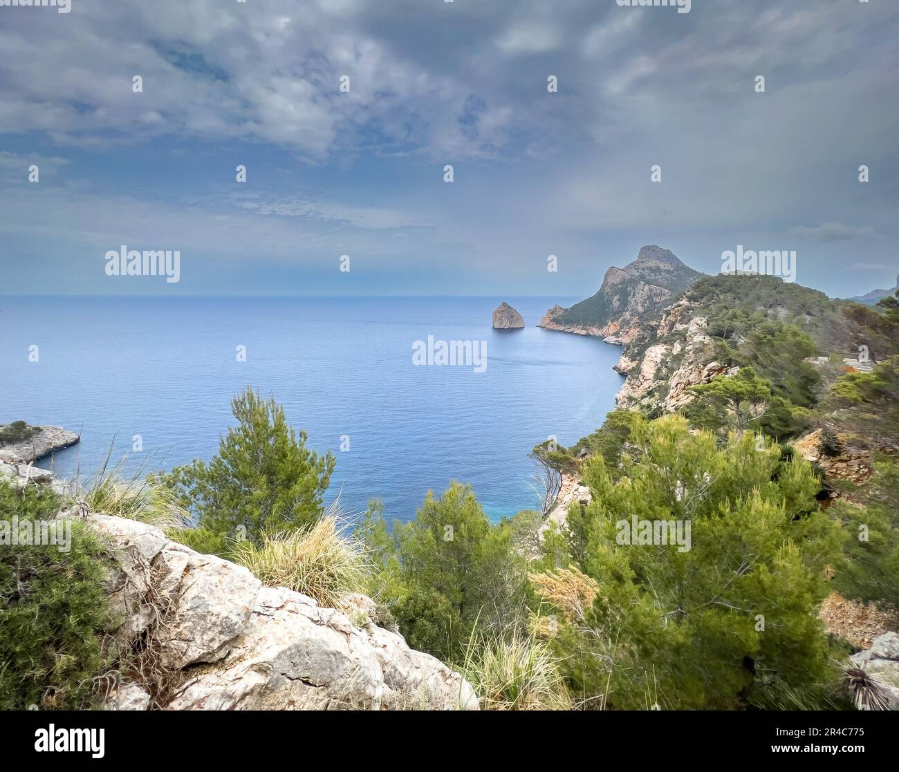 An aerial view of sea with rocky beach under cloudy sky Stock Photo - Alamy