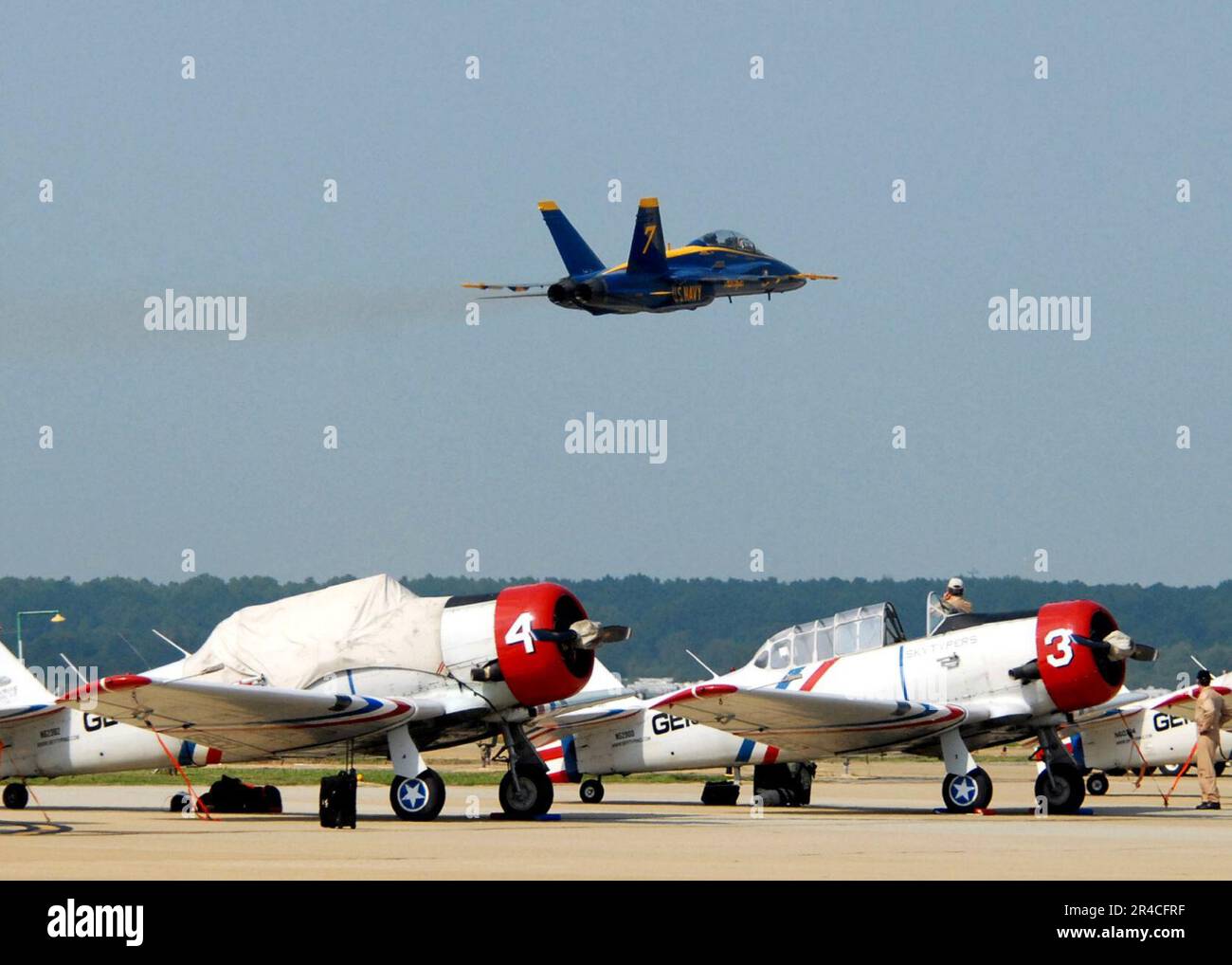 US Navy The Navy's Flight Demonstration team, the Blue Angels performs