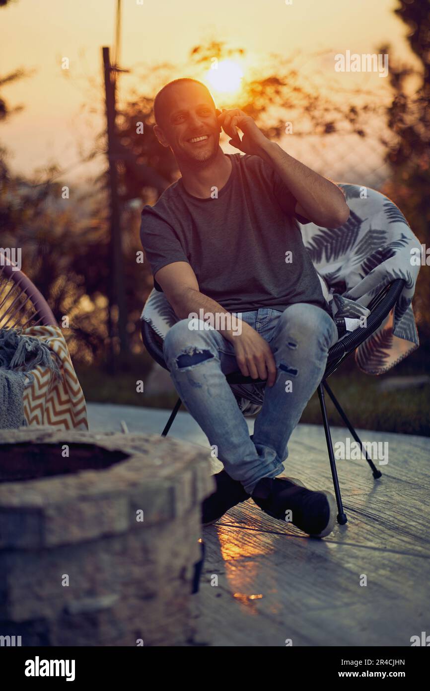 Why Do People Feel Phantom Cellphone Vibrations? - Mental Floss - Spurious Phone Feeling