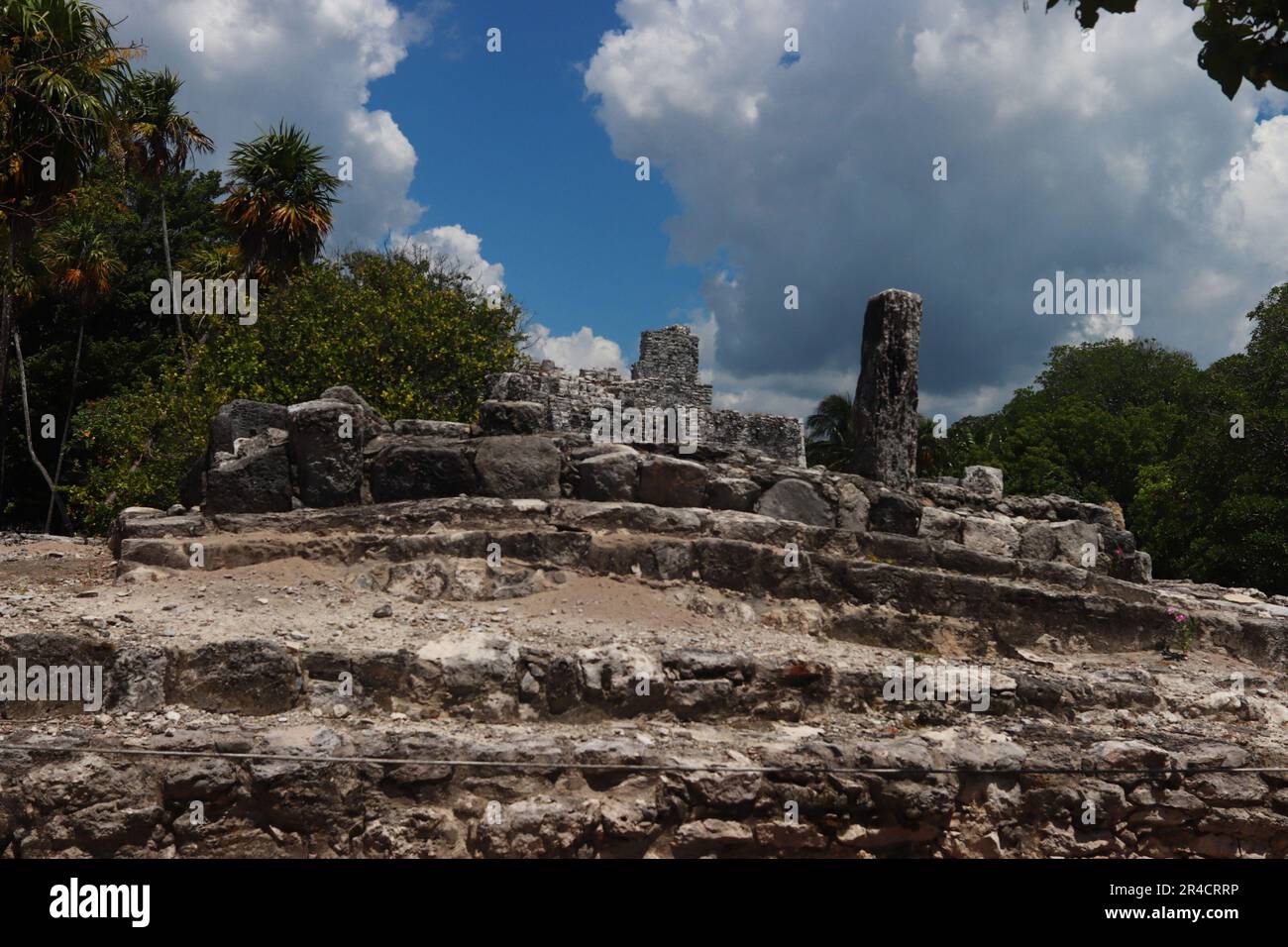 25 de mayo de 2023 en Cancún, Quintana Roo:  Zona Arqueológica “El Meco”, es un yacimiento arqueológico de la cultura maya precolombina, localizado en el sureste de México, en el territorio que hoy ocupa el estado de Quintana Roo, unos ocho kilómetros al norte del centro de Cancún. El 25 de mayo de 2023 en Cancún, Quintana Roo, México. (Foto por Carlos Santiago/ Grupo Eyepix) / Eyepix Group Stock Photo