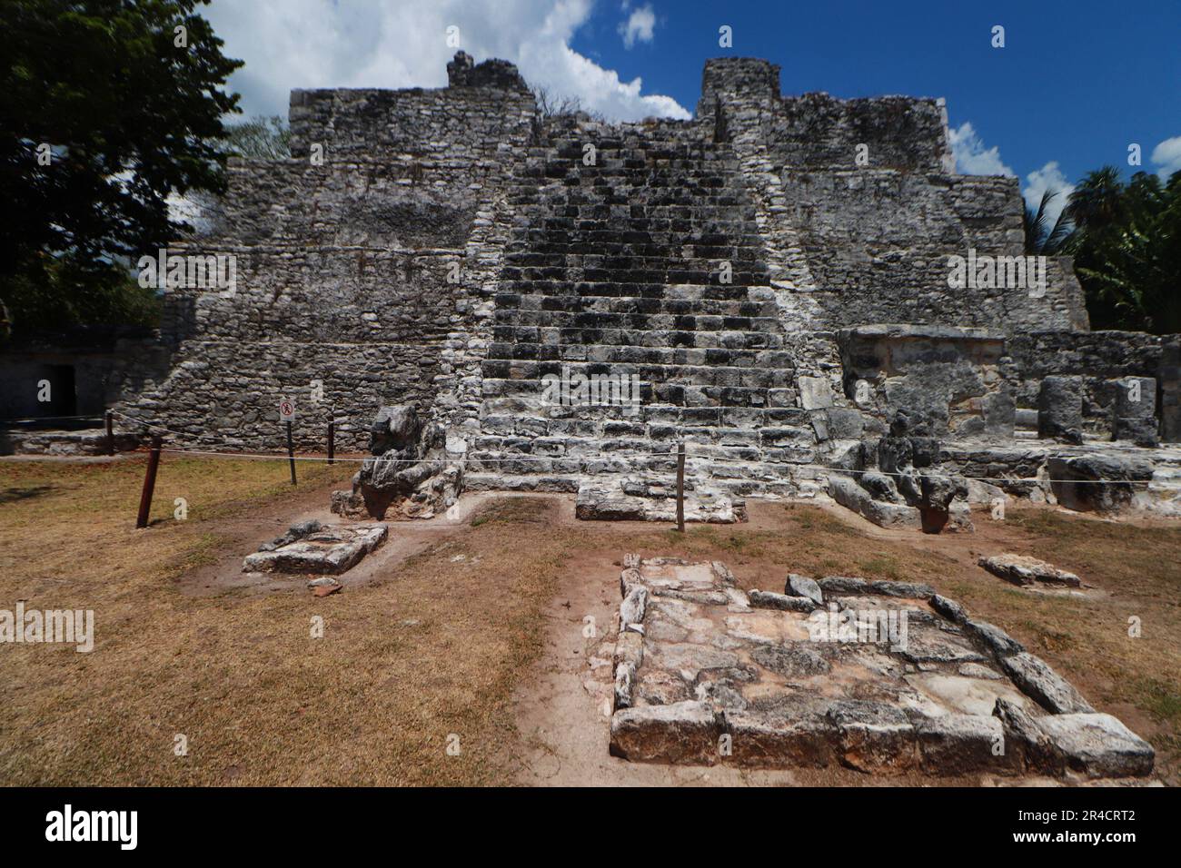 25 de mayo de 2023 en Cancún, Quintana Roo:  Zona Arqueológica “El Meco”, es un yacimiento arqueológico de la cultura maya precolombina, localizado en el sureste de México, en el territorio que hoy ocupa el estado de Quintana Roo, unos ocho kilómetros al norte del centro de Cancún. El 25 de mayo de 2023 en Cancún, Quintana Roo, México. (Foto por Carlos Santiago/ Grupo Eyepix) / Eyepix Group Stock Photo