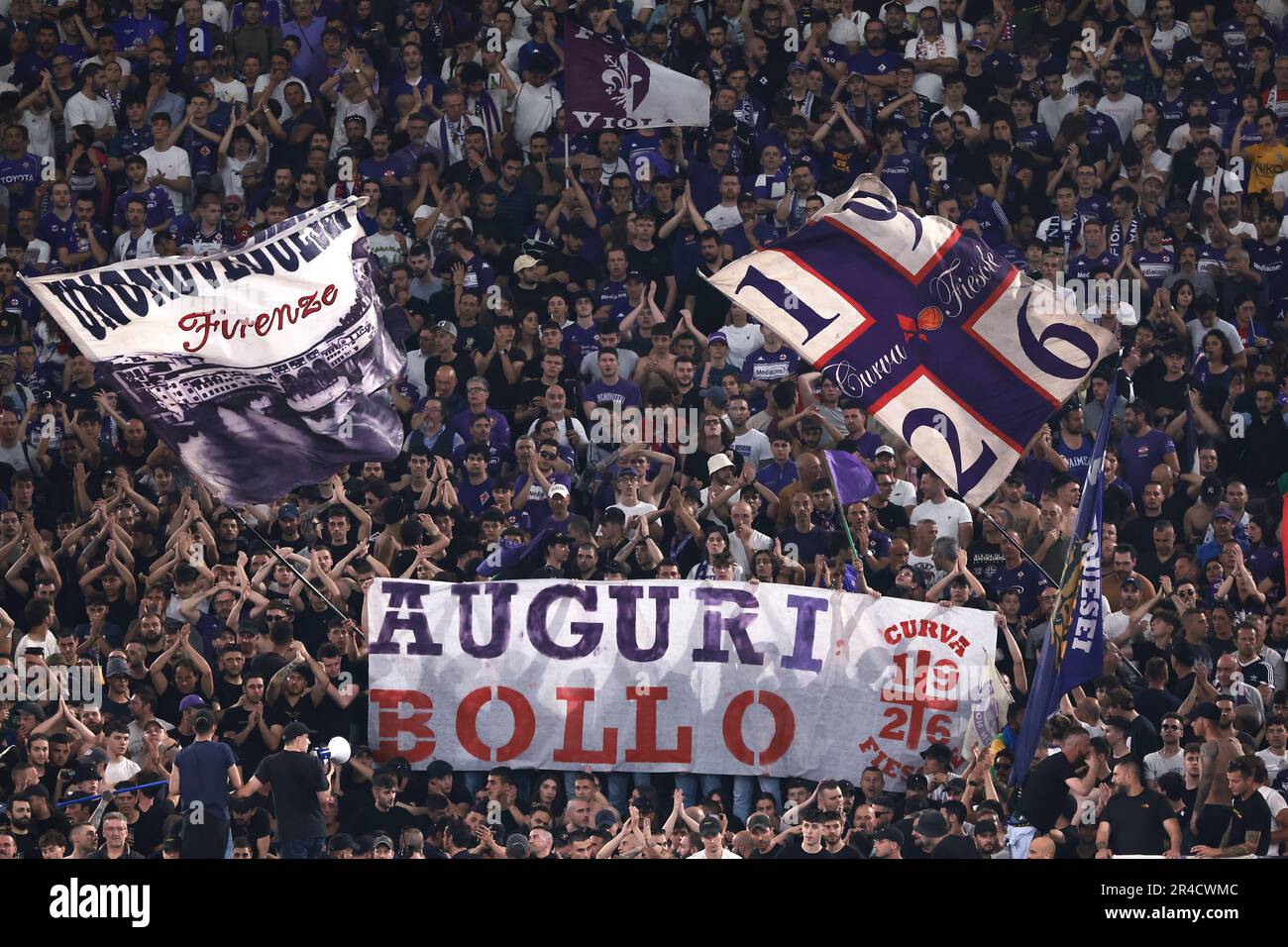 Acf fiorentina supporters hi-res stock photography and images - Alamy