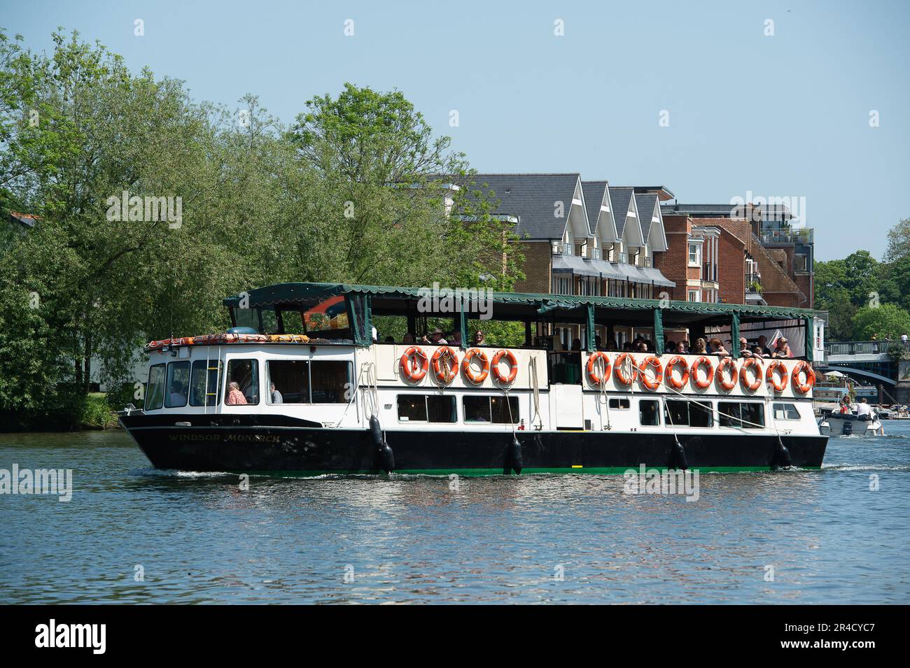Windsor, Berkshire, UK. 27th May, 23. It was a beautiful warm and sunny day in Windsor Berkshire today as people flocked to the town for boat trips on the River Thames. Credit: Maureen McLean/Alamy Live News Stock Photo