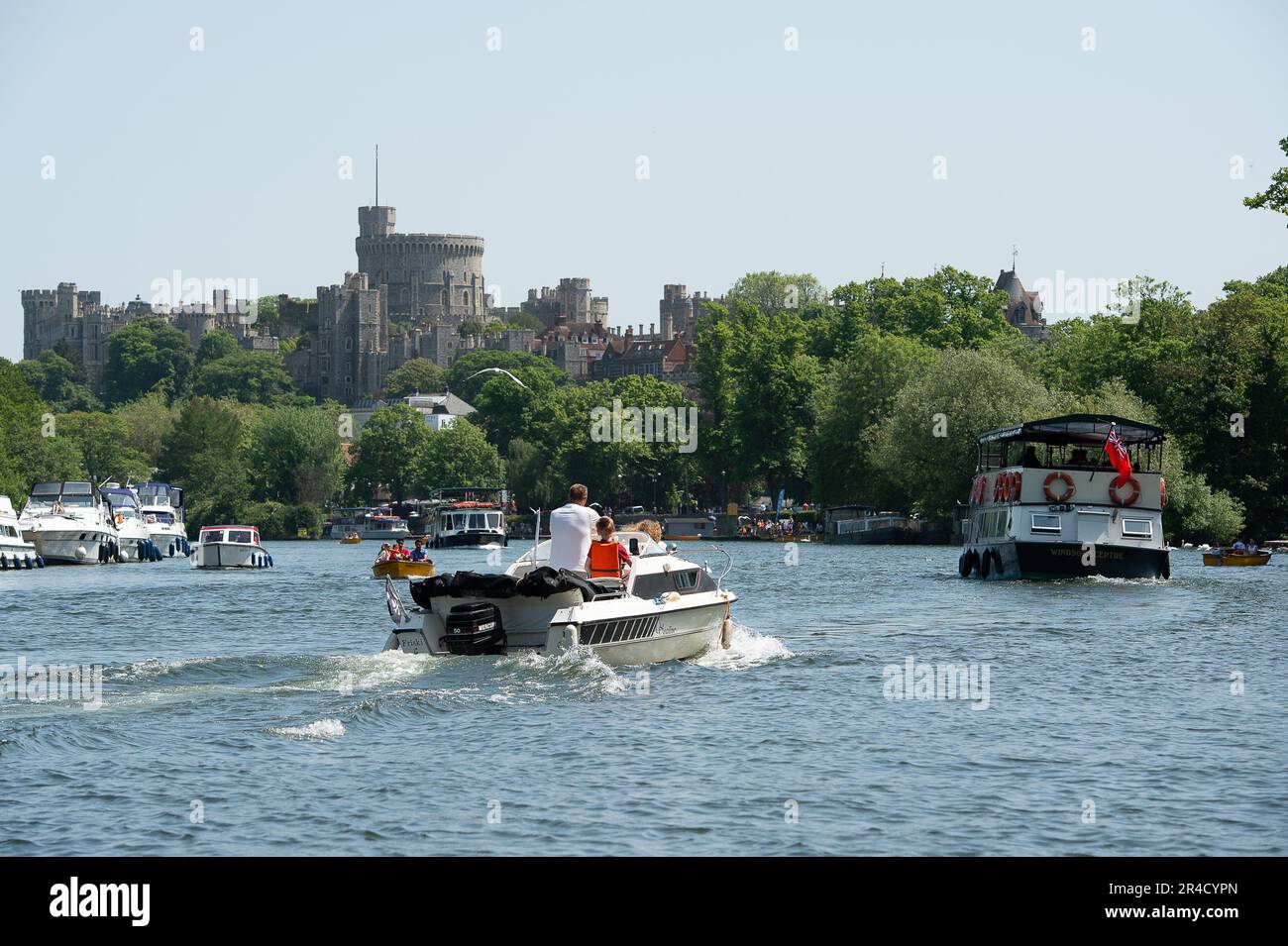 Windsor, Berkshire, UK. 27th May, 23. It was a beautiful warm and sunny day in Windsor Berkshire today as people flocked to the town for boat trips on the River Thames with the backdrop of the famous Windsor Castle. Credit: Maureen McLean/Alamy Live News Stock Photo