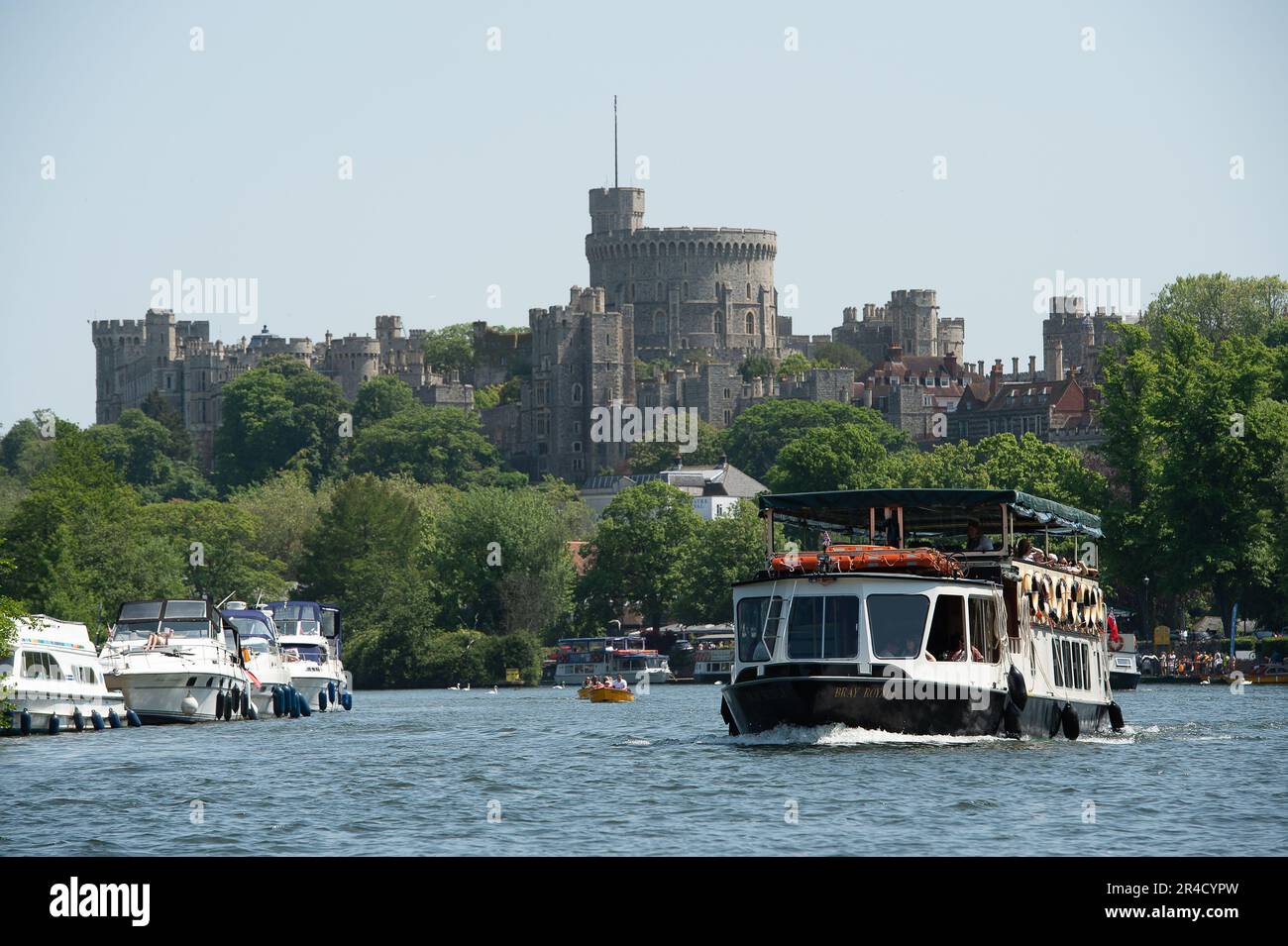 Windsor, Berkshire, UK. 27th May, 23. It was a beautiful warm and sunny day in Windsor Berkshire today as people flocked to the town for boat trips on the River Thames with the backdrop of the famous Windsor Castle. Credit: Maureen McLean/Alamy Live News Stock Photo