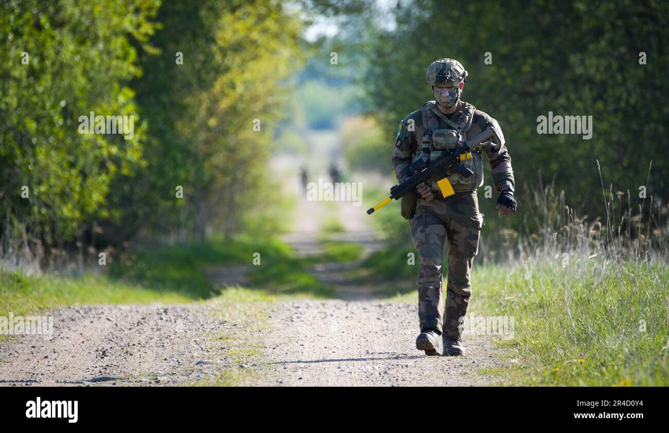 A French paratrooper is seen near Viitna, Estonia on 20 May, 2023. Estonia is hosting the Spring Storm NATO exercises involving over 13 thousand personnel with US, German, British, French and Polish forces training together with the Estonian Defence Forces (eDF). (Photo by Jaap Arriens / Sipa USA) Stock Photo