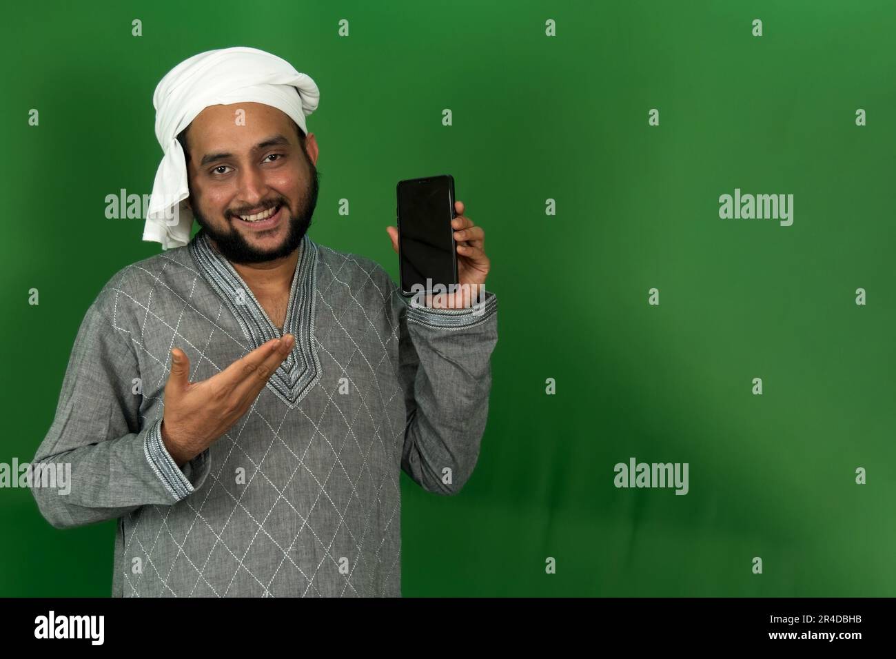 Young Indian Farmer Showing His Mobile on Left Hand In Green Screen ...