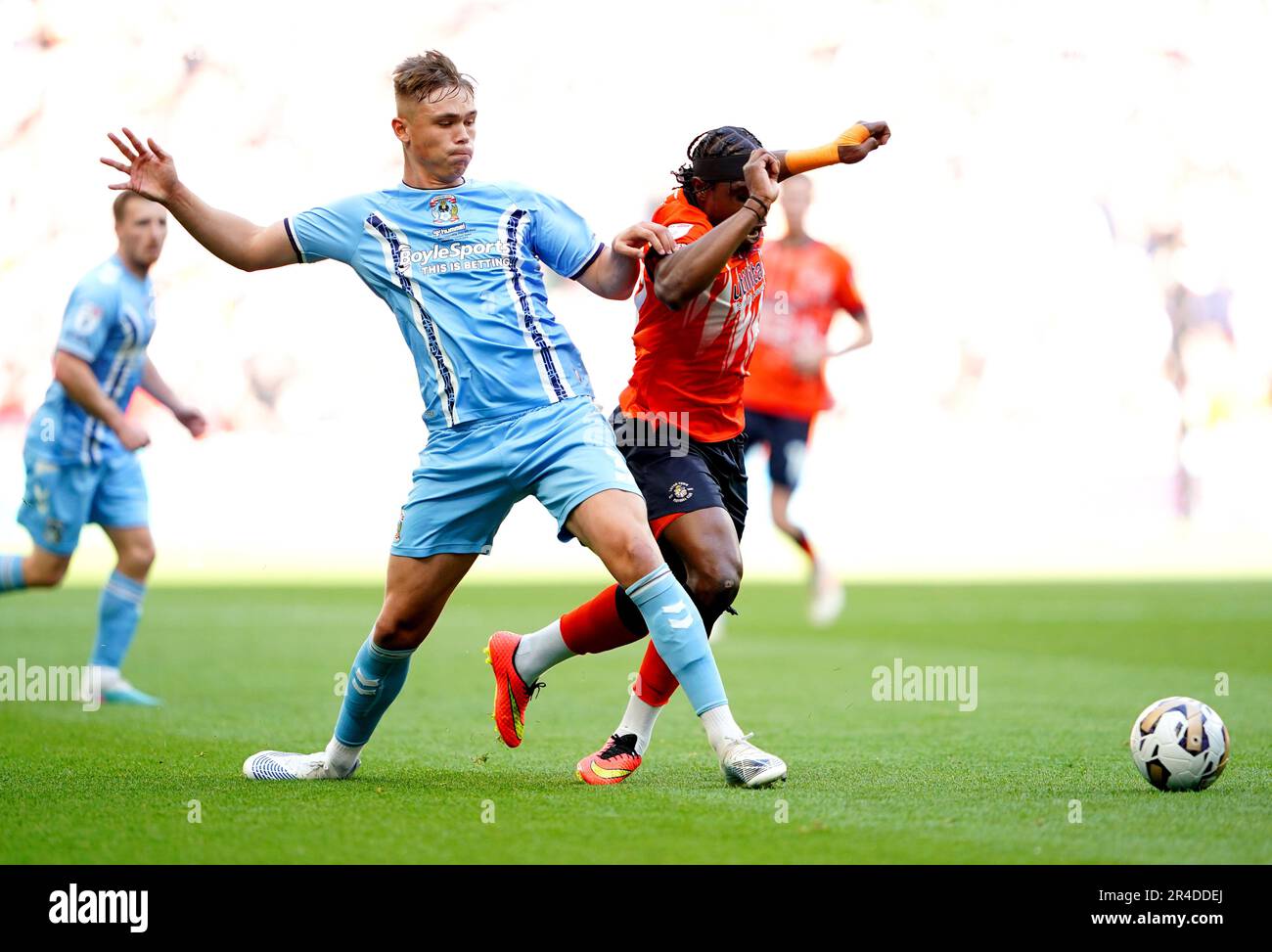 Coventry City's Callum Doyle (left) and Luton Town's Pelly Ruddock Mpanzu battle for the ball during the Sky Bet Championship play-off final at Wembley Stadium, London. Picture date: Saturday May 27, 2023. Stock Photo