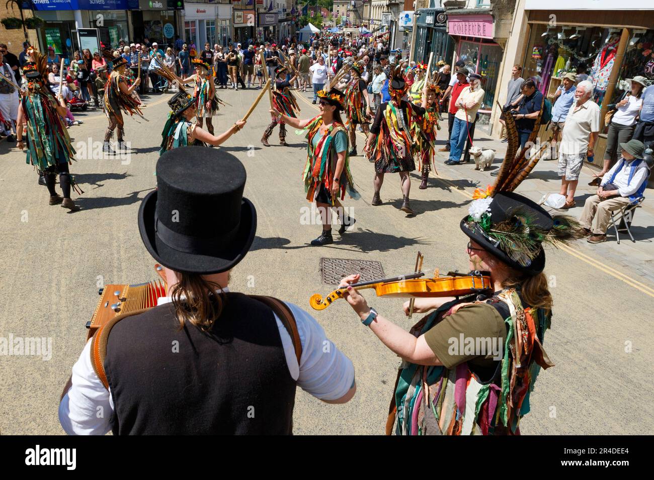 Chippenham, UK, 27th May, 2023. Morris dancers from the Bow Brook Border Morris from East Worcestershire are pictured entertaining the crowd during the opening day of the 2023 Chippenham folk festival. The 2023 festival is the festivals 50th Anniversary. Credit: Lynchpics/Alamy Live News Stock Photo
