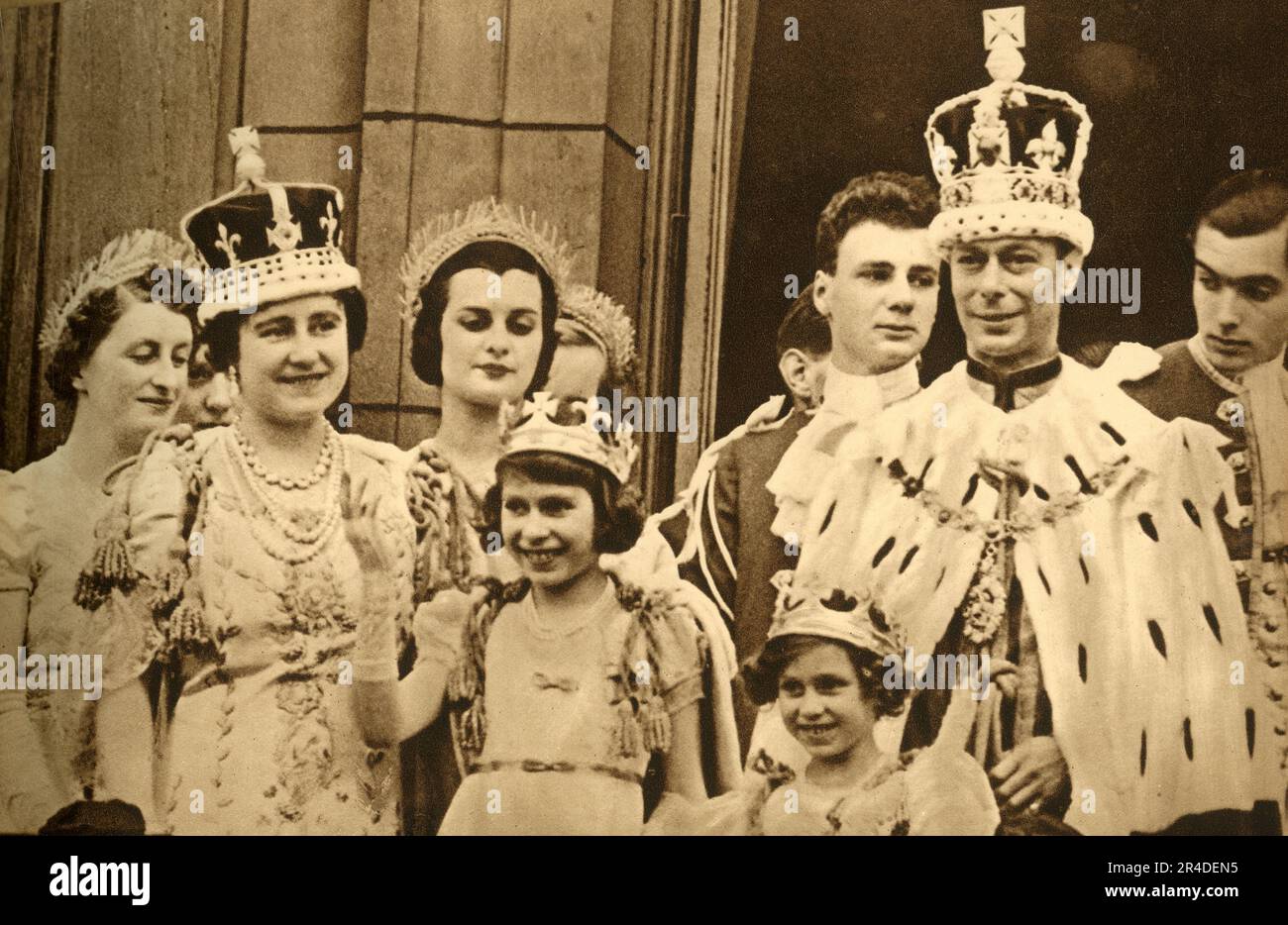 'The Royal Family on the Balcony at Buckingham Palace', 1937. From &quot;The Coronation of King George VI and Queen Elizabeth&quot;. [The Photochrom Co. Ltd., London, 1937 ] Stock Photo