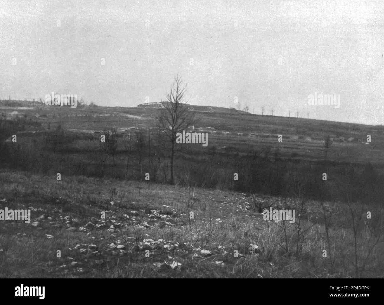 ' Le Fort de Vaux; La silhouette du fort, vue du Sud-Est', 1916. From &quot;Collection de la Guerre IV. L'Illustration Tome CXLVII. La Guerre Janvier, Fevrier, Mars, Avril, Mai, Juin 1916&quot;. Stock Photo