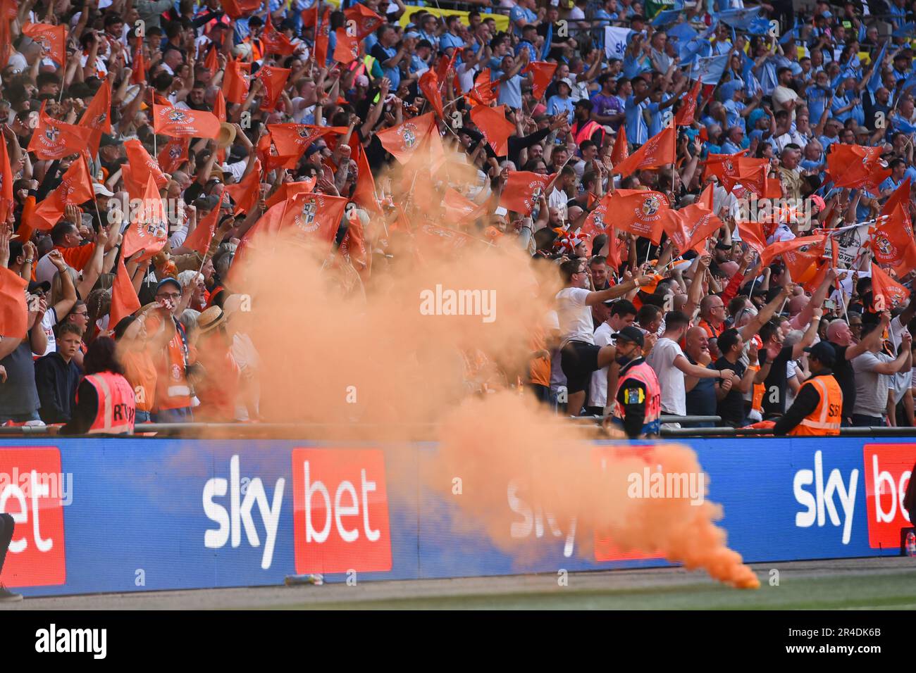 Luton Town supporters celebrates the team's first goal during the Sky Bet Championship Play-Off Final between Coventry City and Luton Town at Wembley Stadium, London on Saturday 27th May 2023. (Photo: Ivan Yordanov | MI News) Credit: MI News & Sport /Alamy Live News Stock Photo
