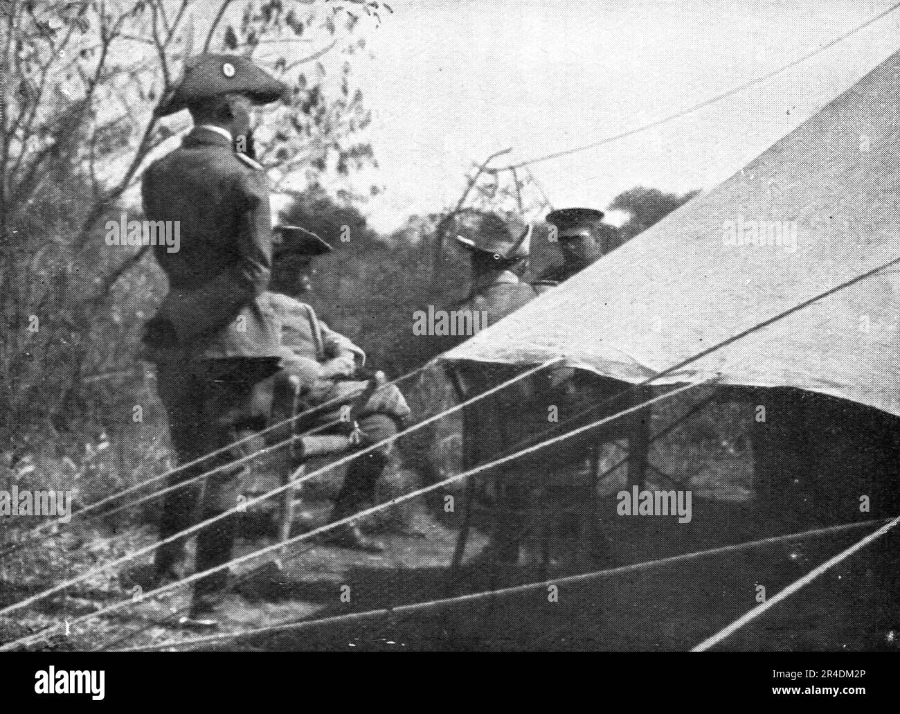 ''En Afrique, La capitulation du Sud-Ouest Africain Allemand; Pendant qu'on prepare l'acte de reddition, le general Botha s'entretient avec le gouverneur et les officiers allemands', 1915 (1924). From &quot;L'Album de la Guerre 1914-1919, Volume I&quot; [L'Illustration, Paris, 1924]. Stock Photo