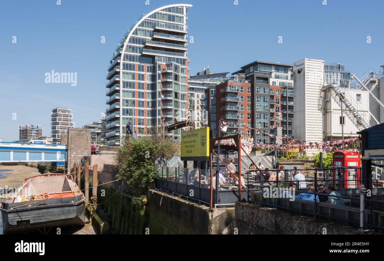 Housing development along the Thames waterfront and Hanson Ready Mix Concrete, Pier Terrace
