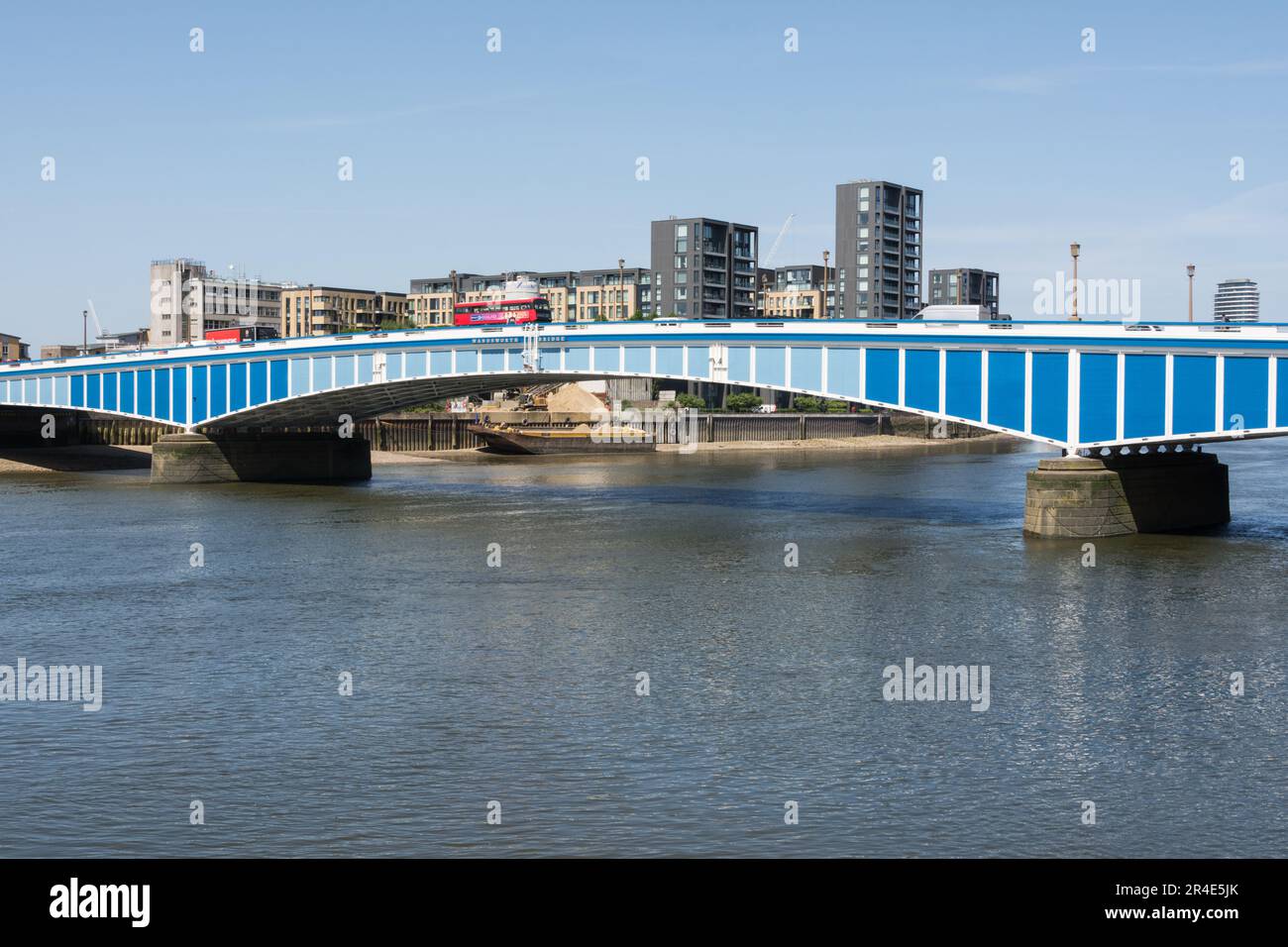 Sir Thomas Peirson Frank's 1940s Wandsworth Bridge and the River Thames, London, England, UK Stock Photo