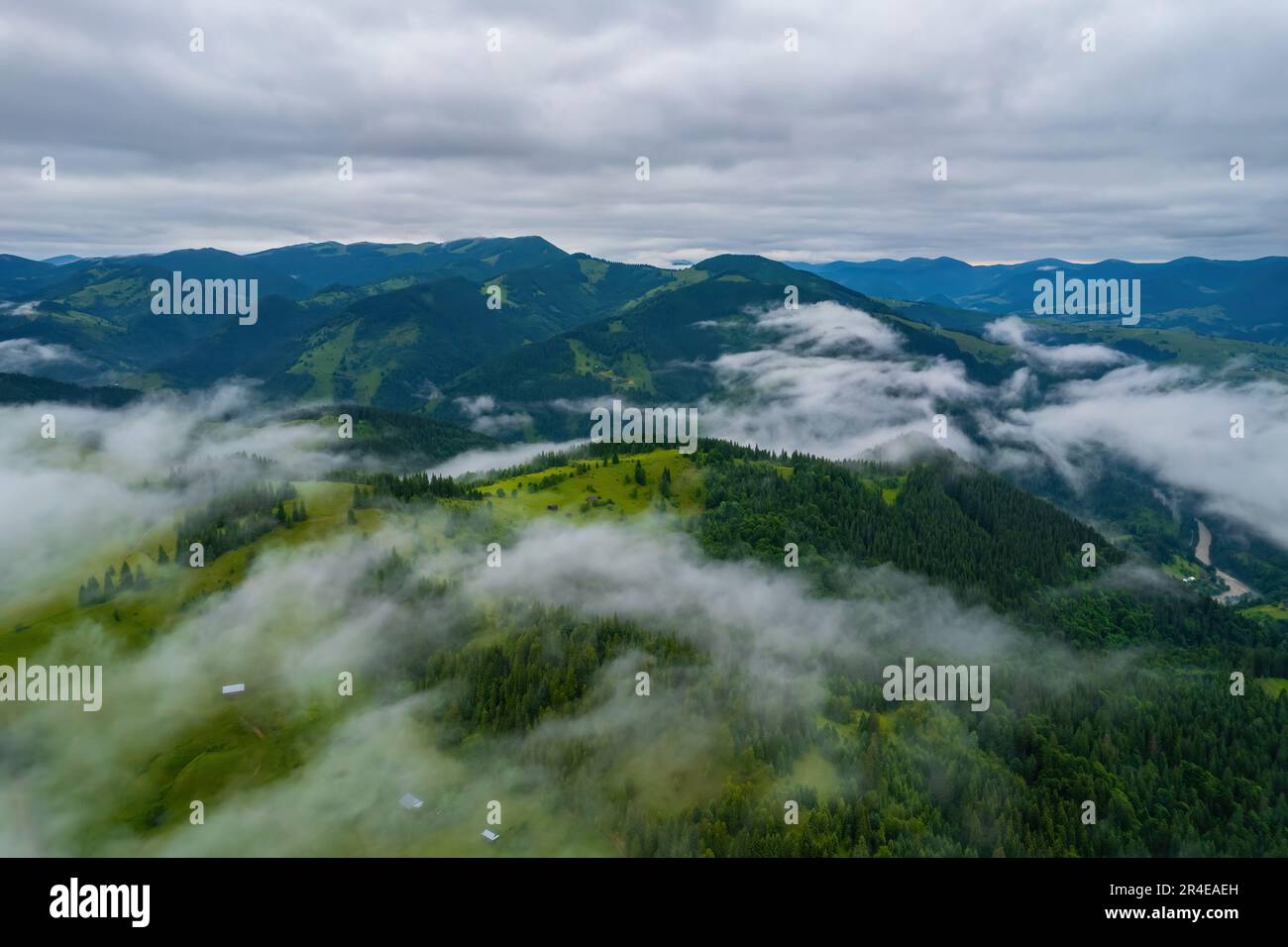 Fog envelops landscape valley hi-res stock photography and images - Alamy