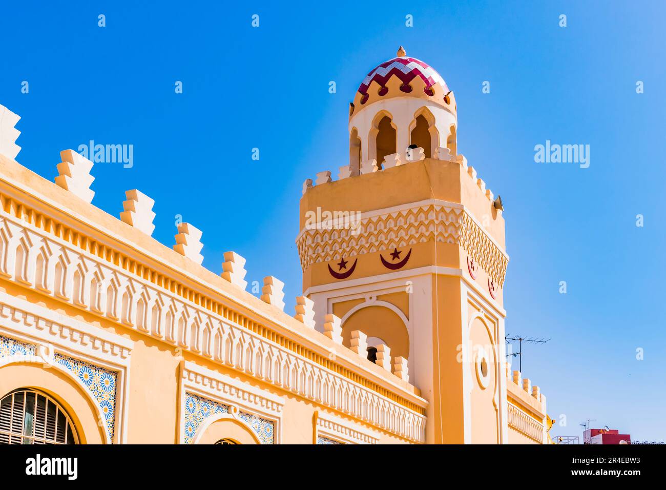 Minaret and dome of the mosque. The Central Mosque, or aljama mosque, is the largest in the Spanish city of Melilla. Located in the Modernista Ensanch Stock Photo