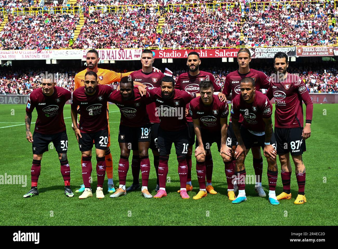 Salerno, Italy. 27th May, 2023. The US Salernitana team is posing for the photograph before the Serie A match between US Salernitana and Atalanta BC at Stadio Arechi on May 13, 2023 in Salerno, Italy. Credit: Nicola Ianuale/Alamy Live News Stock Photo