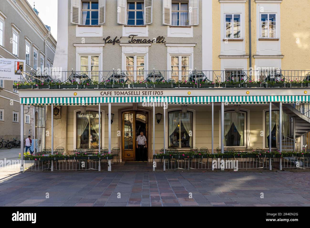 Side entrance Café Tomaselli since 1700. Mozart is said to have enjoyed drinking almond milk here. In the building of the Caés lived Constanze Mozart-Nissen with her second husband Georg Nikolaus Nissen. Salzburg, Austria Stock Photo