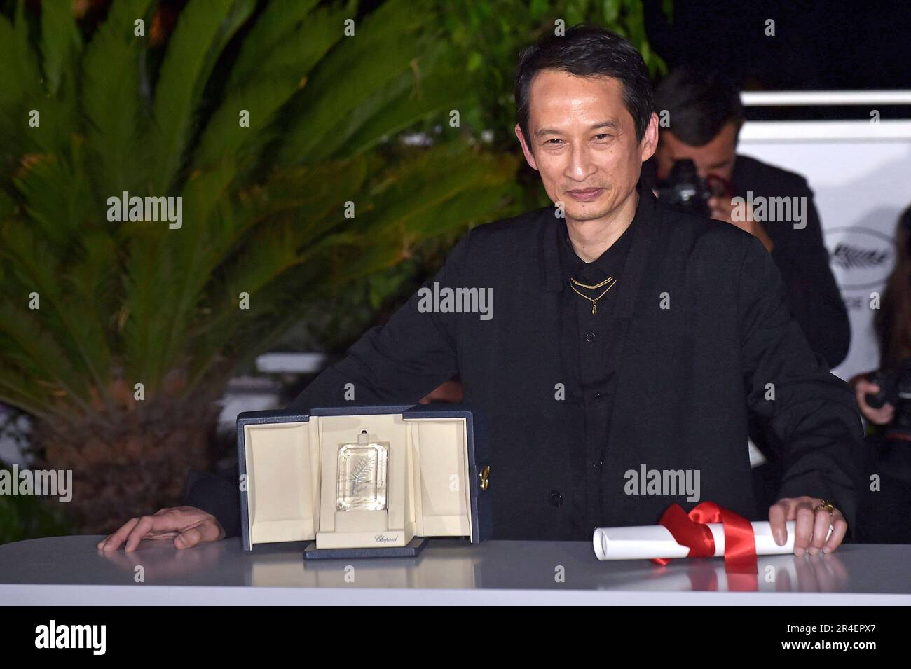 Cannes, France. 27th May, 2023. CANNES, FRANCE MAY 27 Tran Anh Hùng poses with The Best Cannes, France. 27th May, 2023. CANNES, FRANCE MAY 27 Tran Anh Hùng poses with The Best