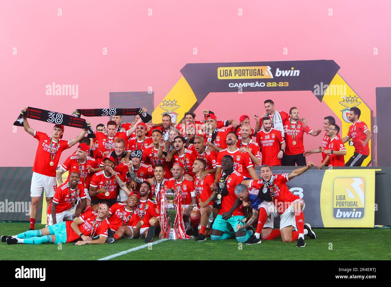 Lisboa, Portugal. 27th May, 2023. SL Benfica players poses with