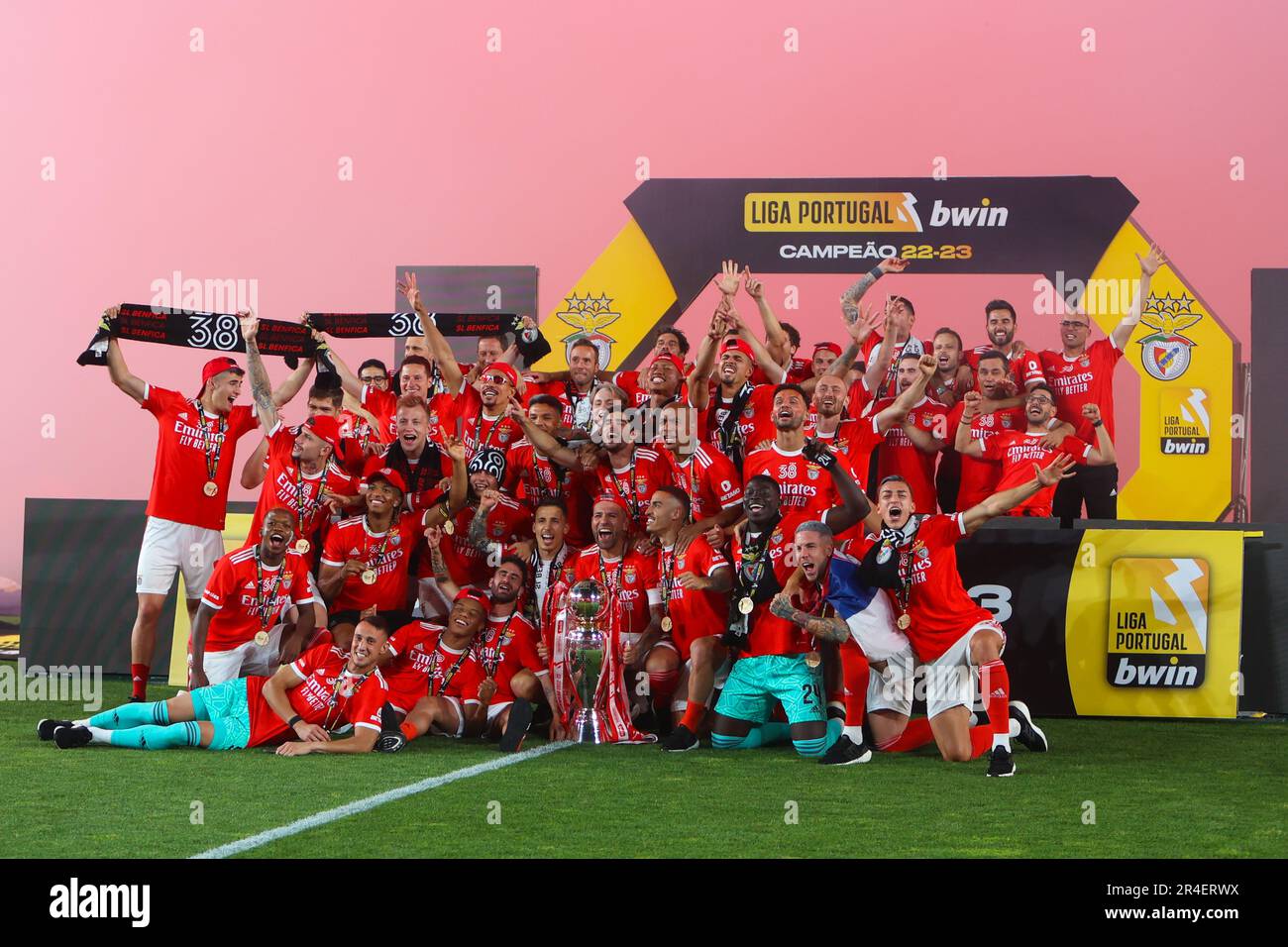 Lisboa, Portugal. 27th May, 2023. SL Benfica players poses with