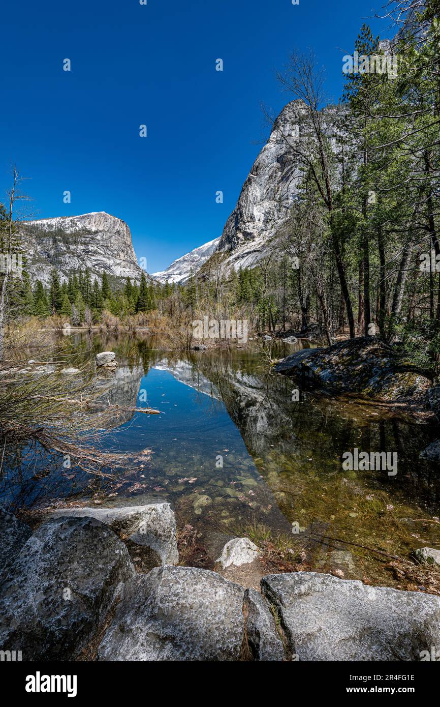 Cathedral lake yosemite hi-res stock photography and images - Alamy