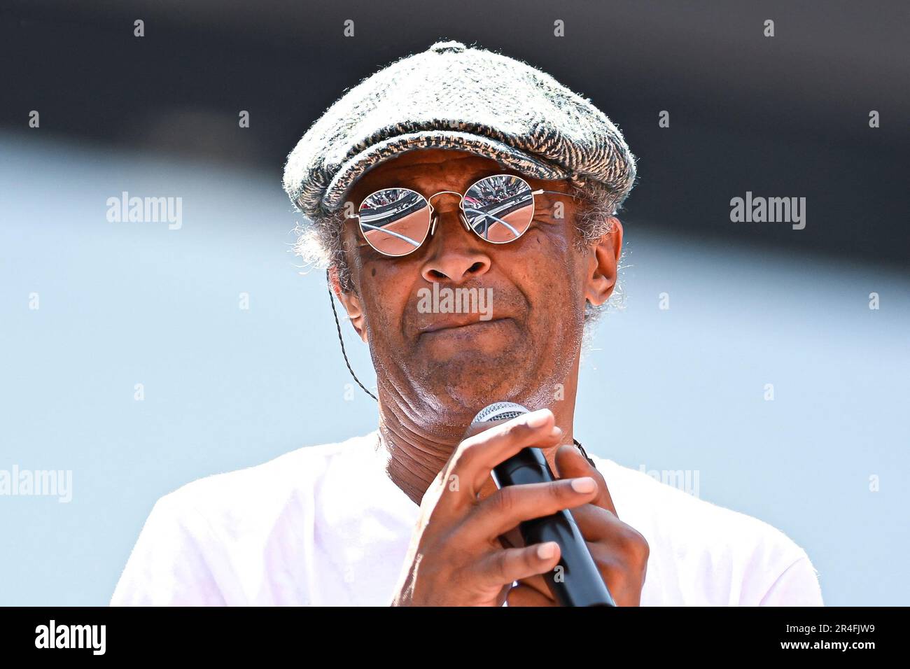 Yannick Noah celebrates his victory after the final of Roland Garros