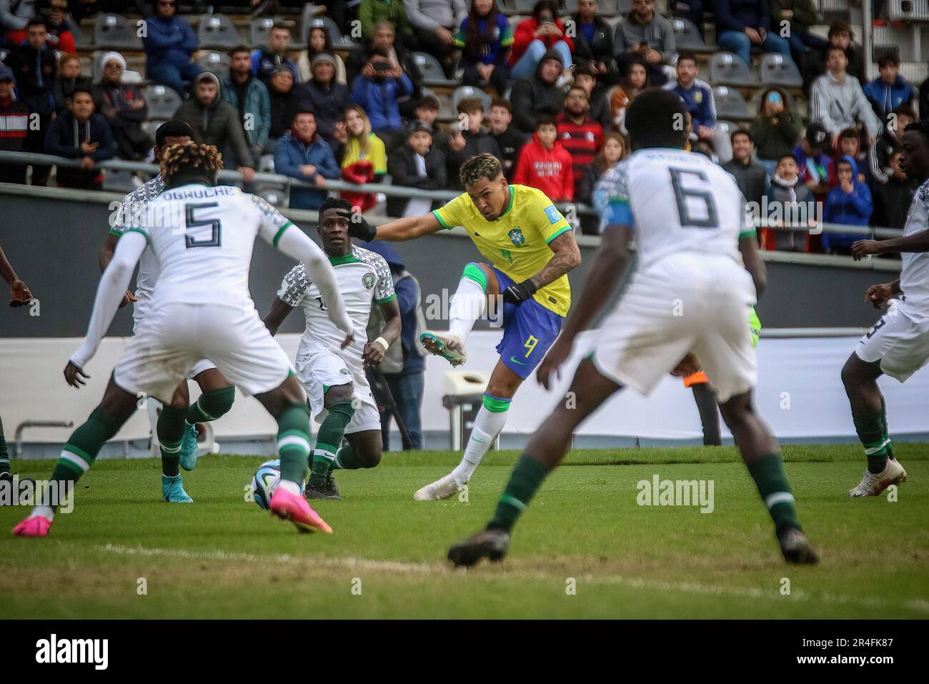 La Plata, Argentina. 27th May, 2023. Abl Ogwuche (L), Daniel Bameyi (R) of Nigeria and Marcos Leonardo of Brasil (C) seen in action during the match between Brasil vs Nigeria as part of World Cup u20 Argentina 2023 - Group D at Estadio Unico 'Diego Armando Maradona'. Final Score: Brazil 2 - 0 Nigeria Credit: SOPA Images Limited/Alamy Live News Stock Photo