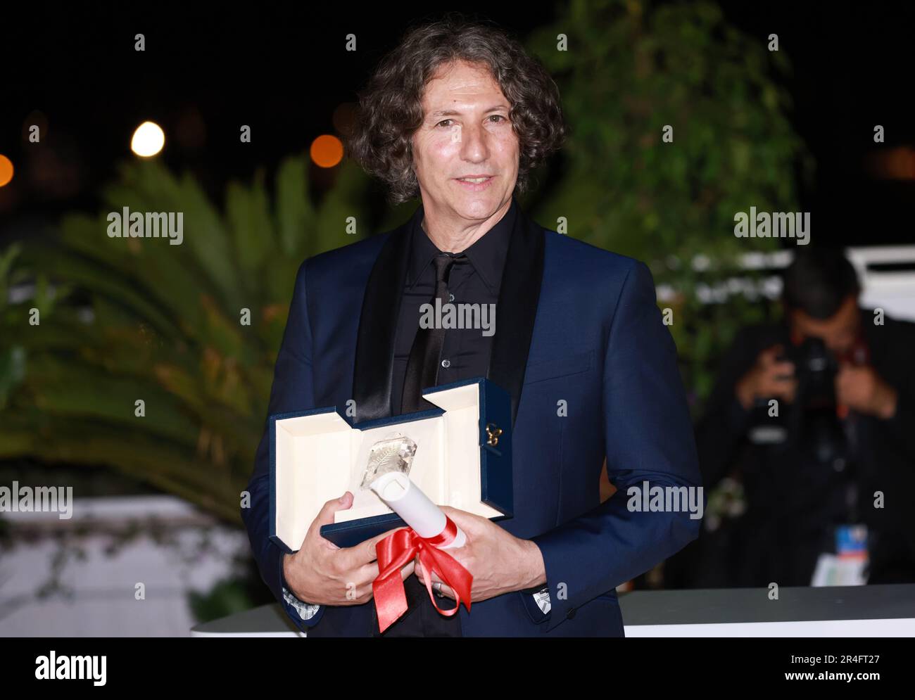 Cannes, France. 27th May, 2023. British director Jonathan Glazer poses with the trophy during a photocall after he won the Grand Prix for the film 'The Zone Of Interest' during the closing ceremony of the 76th edition of the Cannes Film Festival in Cannes, southern France, May 27, 2023. Credit: Gao Jing/Xinhua/Alamy Live News Stock Photo