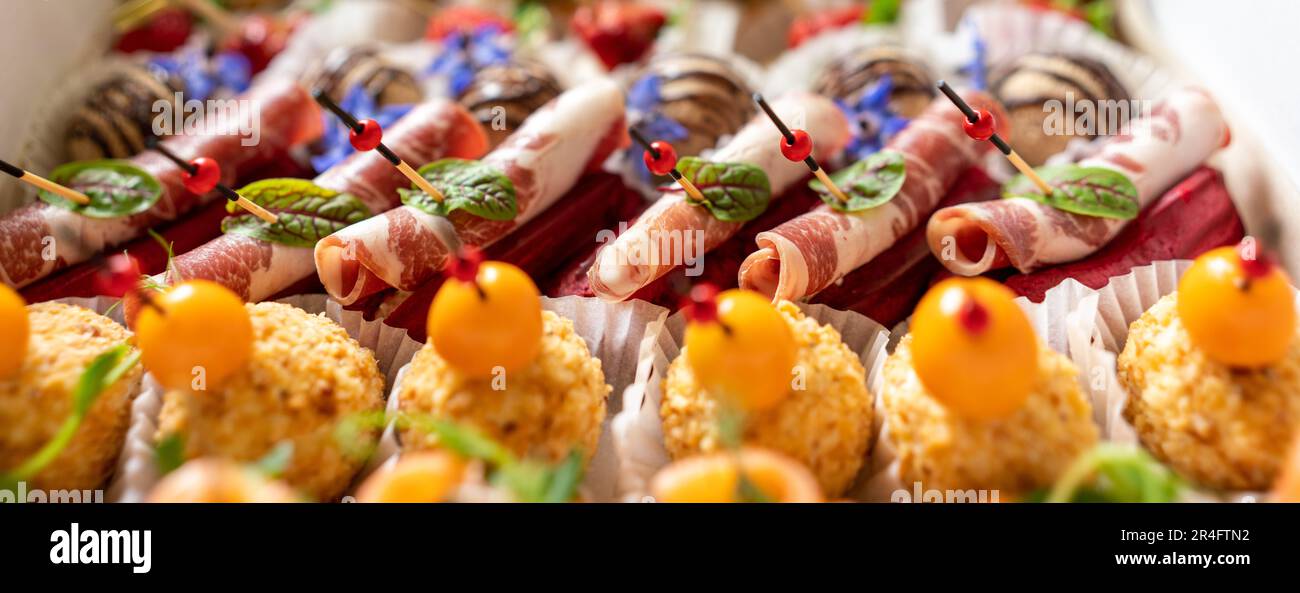 Shallow outlet depth buffet