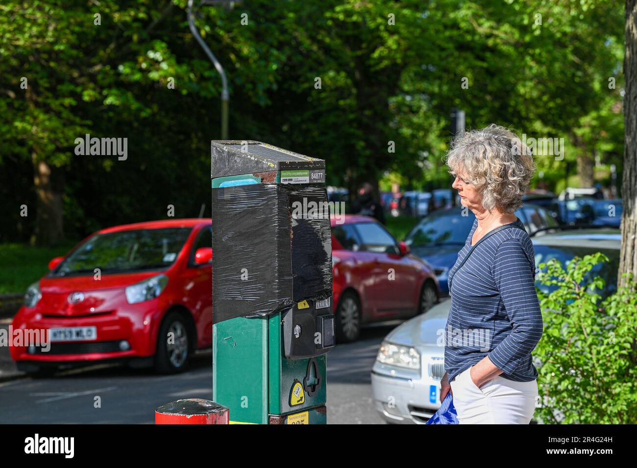 Cashless parking hi-res stock photography and images - Alamy