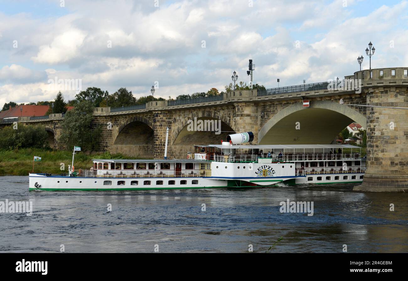 Steamboat Leipzig, steamer, Elbe bridge, Elbe, Pirna, Saechsische