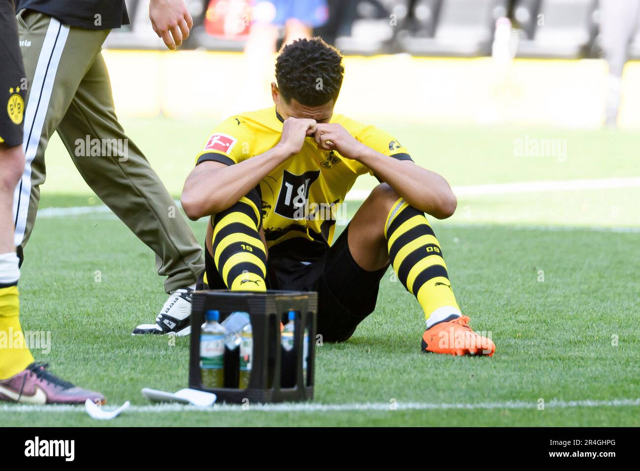 jude-bellingham-do-sits-on-the-pitch-after-the-game-soccer-1st
