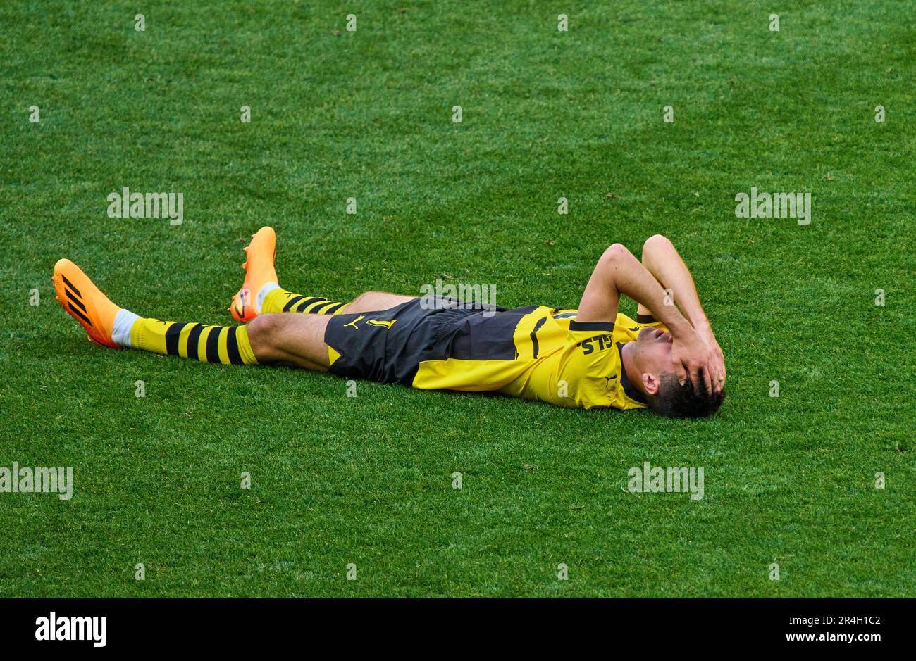 Giovanni Reyna, BVB 7  sad after the match BORUSSIA DORTMUND - FSV MAINZ 05 2-2, BVB lost the chance for the title. 1.German Football League on May 27, 2023 in Dortmund, Germany. Season 2022/2023, matchday 34, 1.Bundesliga, 34.Spieltag, BVB, MZ,  © Peter Schatz / Alamy Live News    - DFL REGULATIONS PROHIBIT ANY USE OF PHOTOGRAPHS as IMAGE SEQUENCES and/or QUASI-VIDEO - Stock Photo