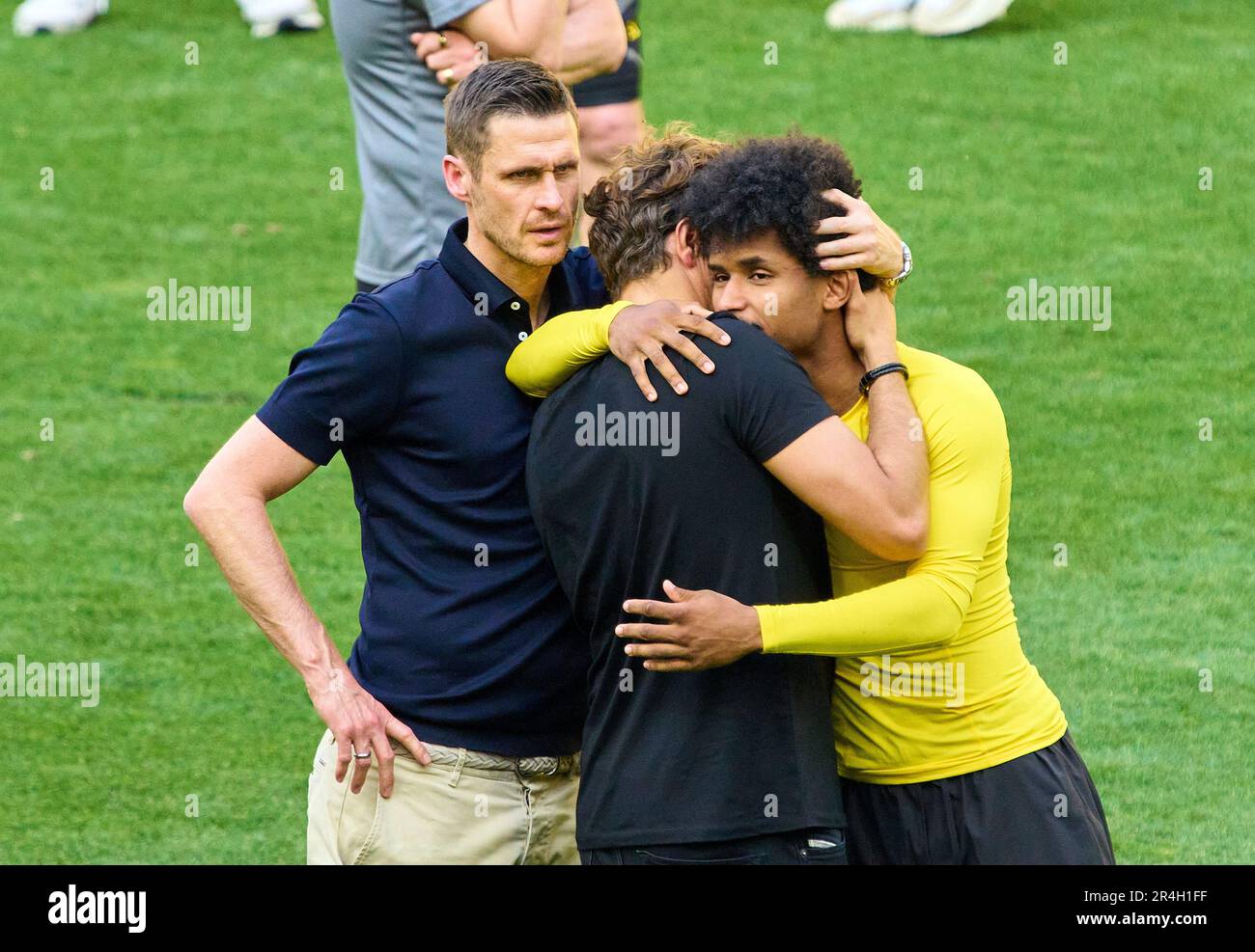 Edin Terzic, head coach, Chef - Trainer BVB Karim Adeyemi, BVB 27 Sebastian KEHL, consultant, former BVB player,  after the match BORUSSIA DORTMUND - FSV MAINZ 05 2-2, BVB lost the chance for the title. 1.German Football League on May 27, 2023 in Dortmund, Germany. Season 2022/2023, matchday 34, 1.Bundesliga, 34.Spieltag, BVB, MZ,  © Peter Schatz / Alamy Live News    - DFL REGULATIONS PROHIBIT ANY USE OF PHOTOGRAPHS as IMAGE SEQUENCES and/or QUASI-VIDEO - Stock Photo