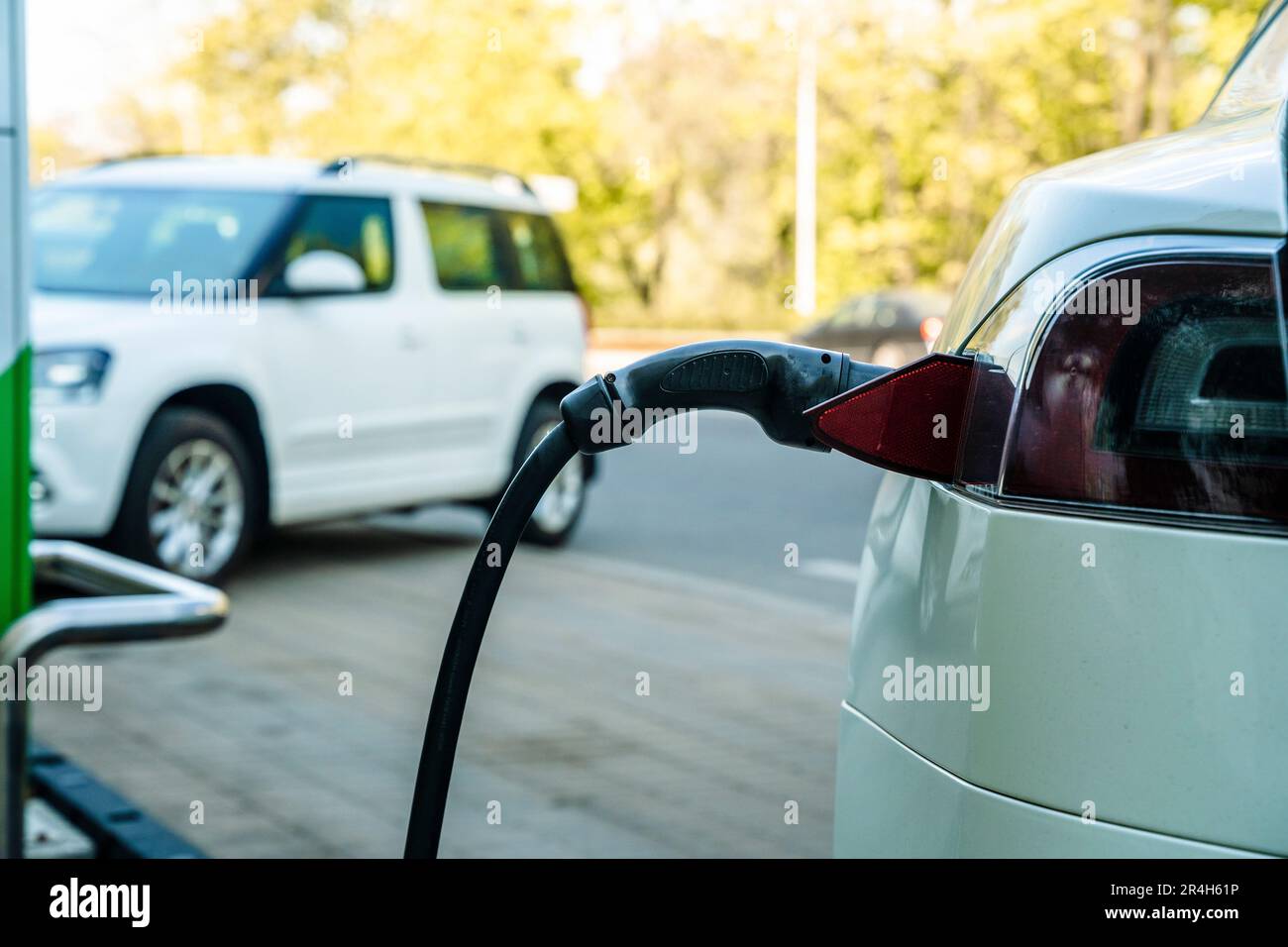 Charging station for electric cars. Types and connectors of ports for