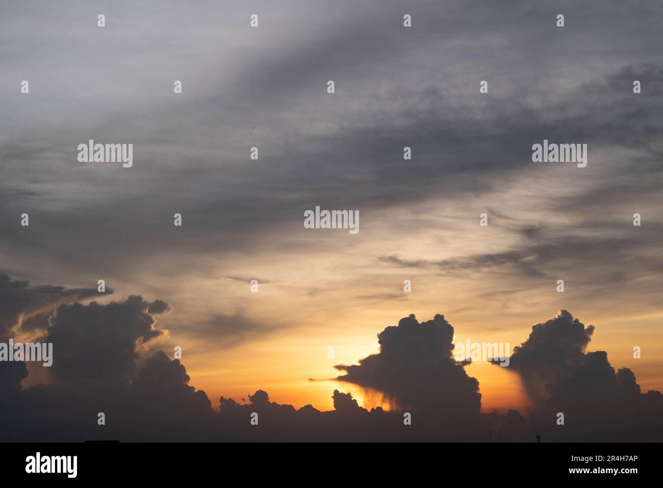 Beautiful sunset dark rain cloud hi-res stock photography and images ...