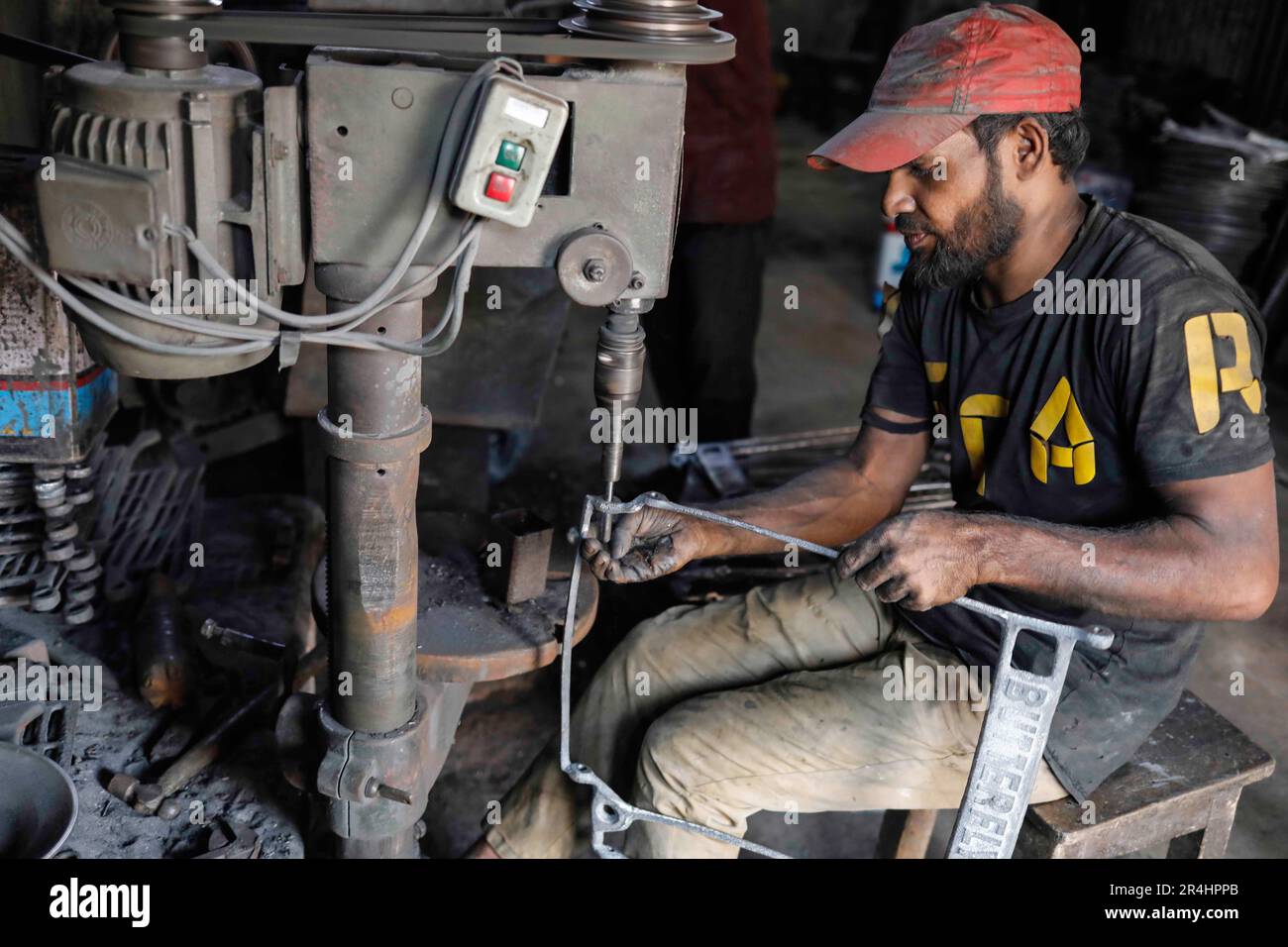 Dhaka, Bangladesh. 28th May, 2023. Workers build sewing machine stands