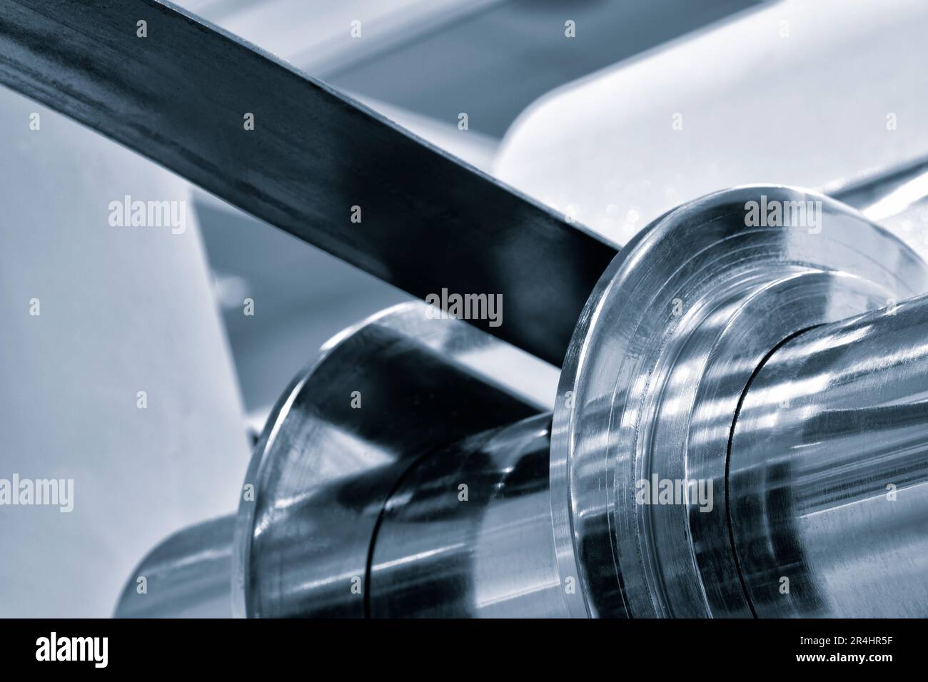 Roller feed unit of continuously high speed metal sheet strip shape