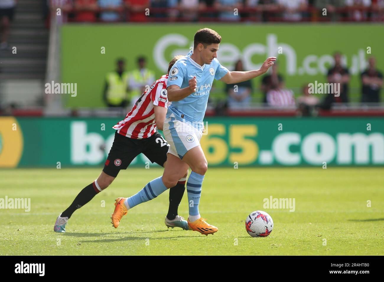 London, UK. 28th May, 2023. Julian Alvarez of Manchester City on the ball during the Premier League match between Brentford and Manchester City at Gtech Community Stadium, London, England on 28 May 2023. Photo by Pedro Soares. Editorial use only, license required for commercial use. No use in betting, games or a single club/league/player publications. Credit: UK Sports Pics Ltd/Alamy Live News Stock Photo