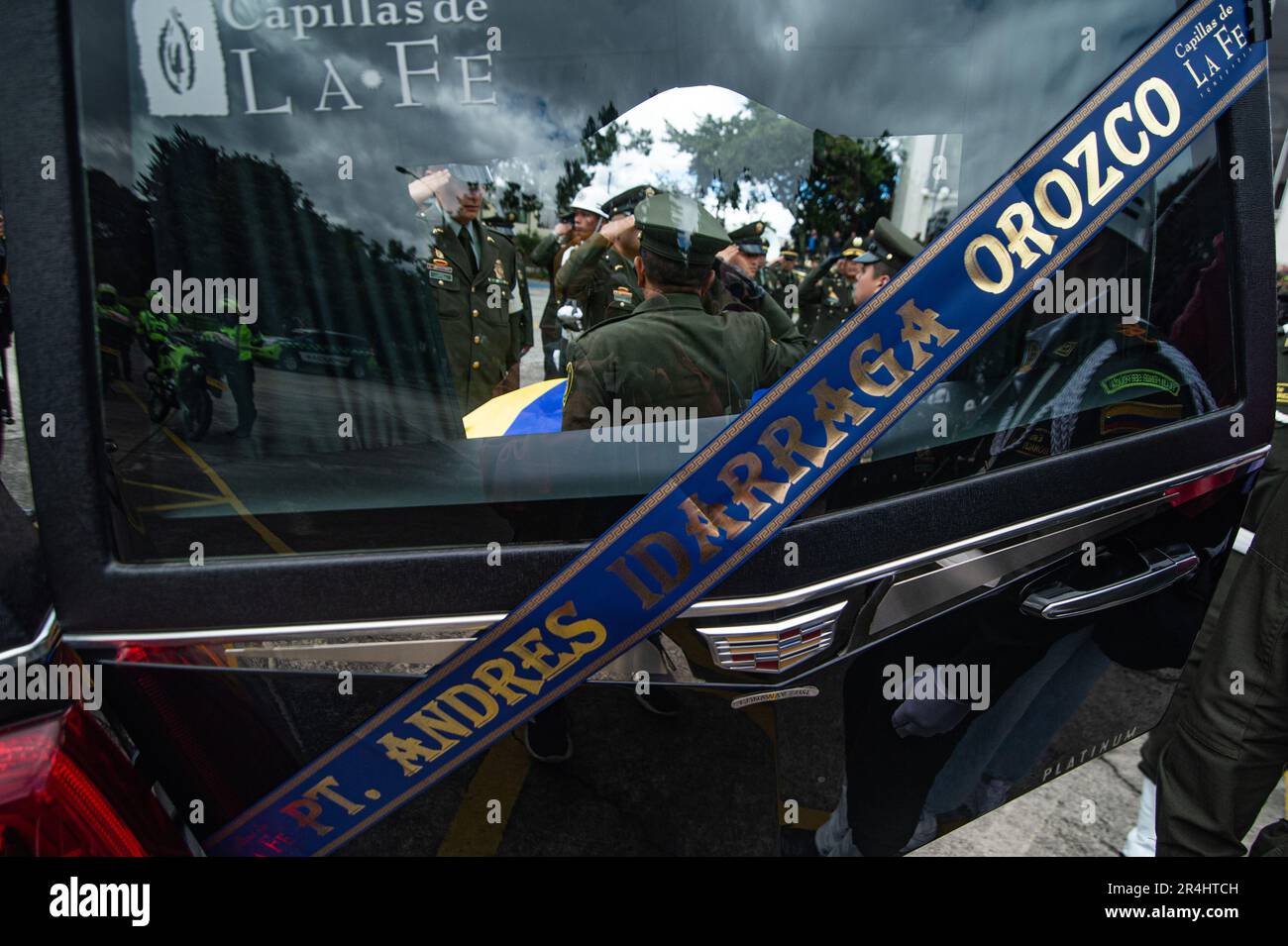 Bogota, Colombia. 28th May, 2023. A police officer pays respects as the casket is set inside the hearse during the funeral honors to police officer Andres Idarraga Orozco killed in a guerrilla bomb attack in Tibu, Norte de Santander, in Bogota, Colombia, may 28, 2023. Photo by: Sebastian Barros/Long Visual Press Credit: Long Visual Press/Alamy Live News Stock Photo