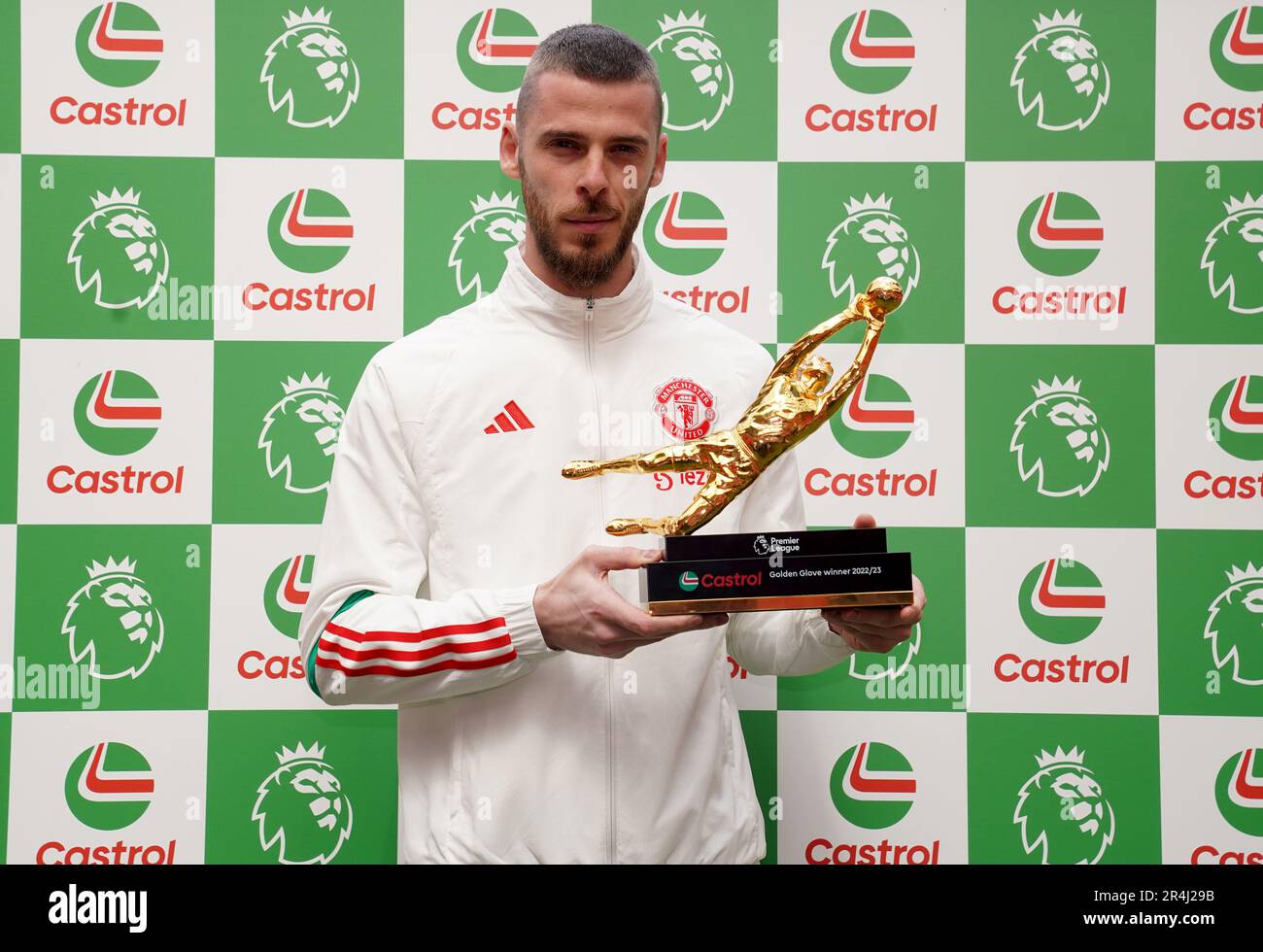 Manchester United’s David De Gea is presented with the Castrol Golden