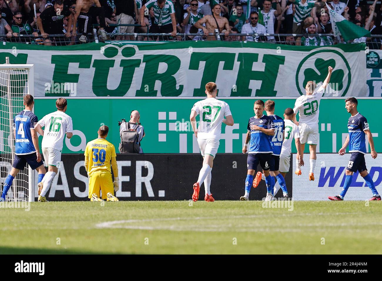 28 May 2023, Bavaria, Fürth: Soccer: 2nd Bundesliga, SpVgg Greuther Fürth - Darmstadt 98, Matchday 34, Sportpark Ronhof Thomas Sommer. Tobias Raschl (2nd from right) celebrates after scoring the 1:0 goal for Greuth Fürth. Photo: Daniel Löb/dpa - IMPORTANT NOTE: In accordance with the requirements of the DFL Deutsche Fußball Liga and the DFB Deutscher Fußball-Bund, it is prohibited to use or have used photographs taken in the stadium and/or of the match in the form of sequence pictures and/or video-like photo series. Stock Photo