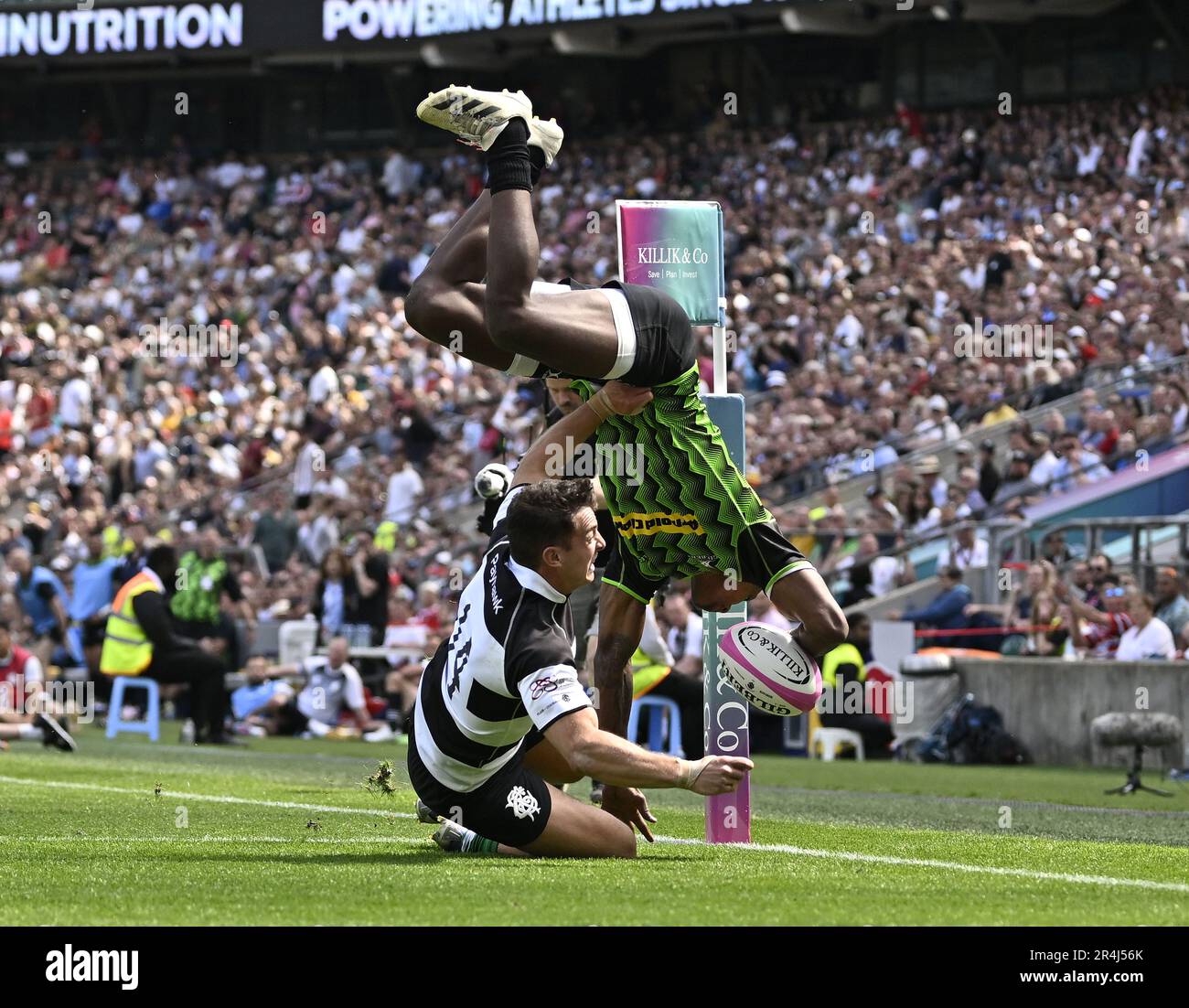 Twickenham, United Kingdom. 28th May, 2023. Barbarians Vs World XV. Twickenham Stadium. Twickenham . Dissallowed try. Sbu Nkosi (World XV) dives in to the tryline as Adam Radwan (Barbarians) tries to stop him during the Killik Cup rugby match between Barbarians and a World XV. Credit: Sport In Pictures/Alamy Live News Stock Photo
