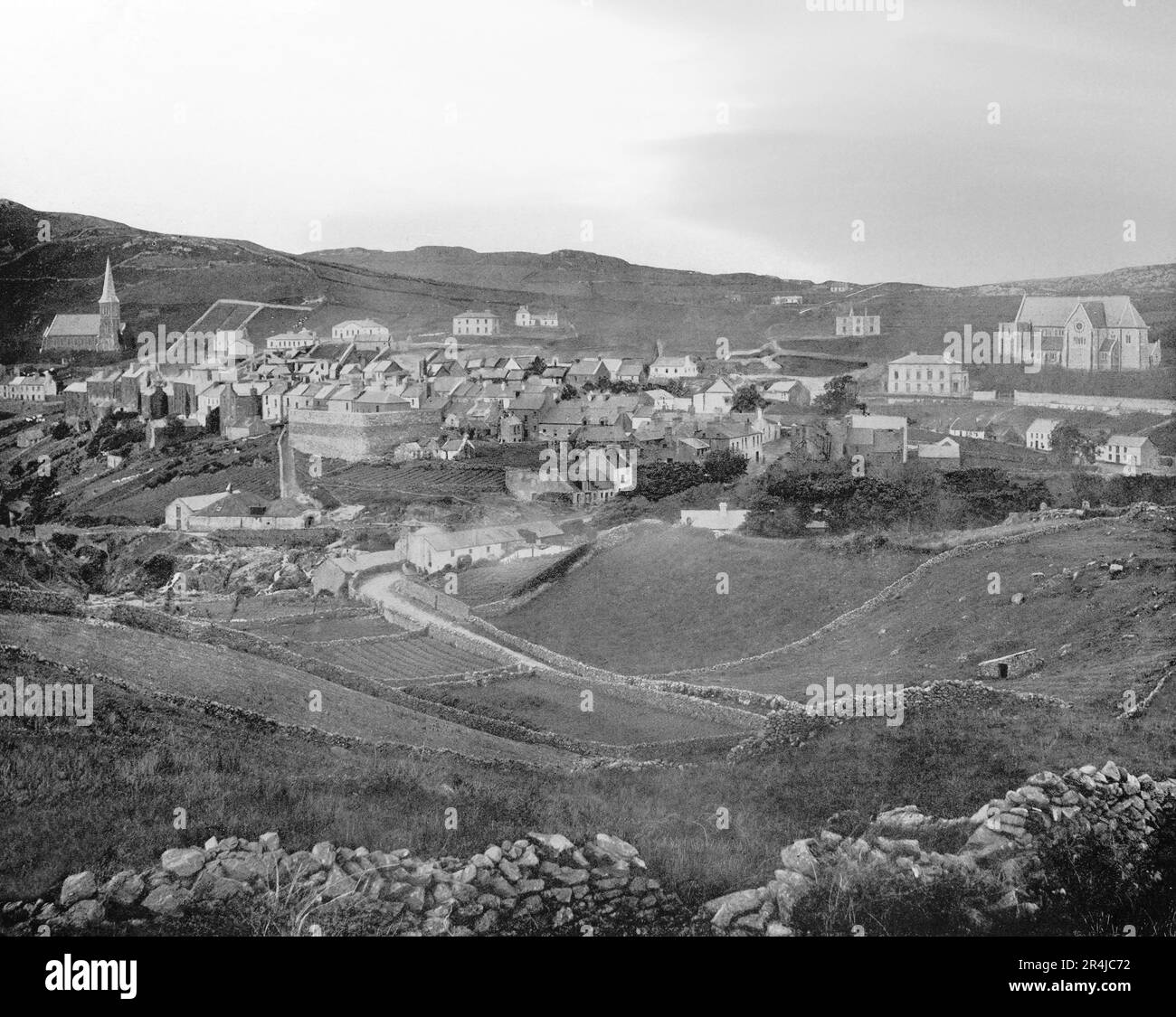 A late 19th century view of Lifford, the county town of County Donegal, Ireland. It lies in the Finn Valley area of East Donegal where the River Finn meets the River Mourne to create the River Foyle. The town grew up around a castle built there by Manghus Ó Domhnaill, ruler of Tír Chonaill (mostly modern County Donegal), in the 16th century. Stock Photo