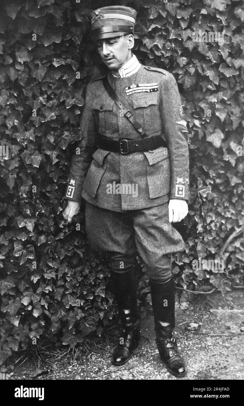 1920, Gabriele D'annunzio nel giardino del comando a Fiume Stock Photo
